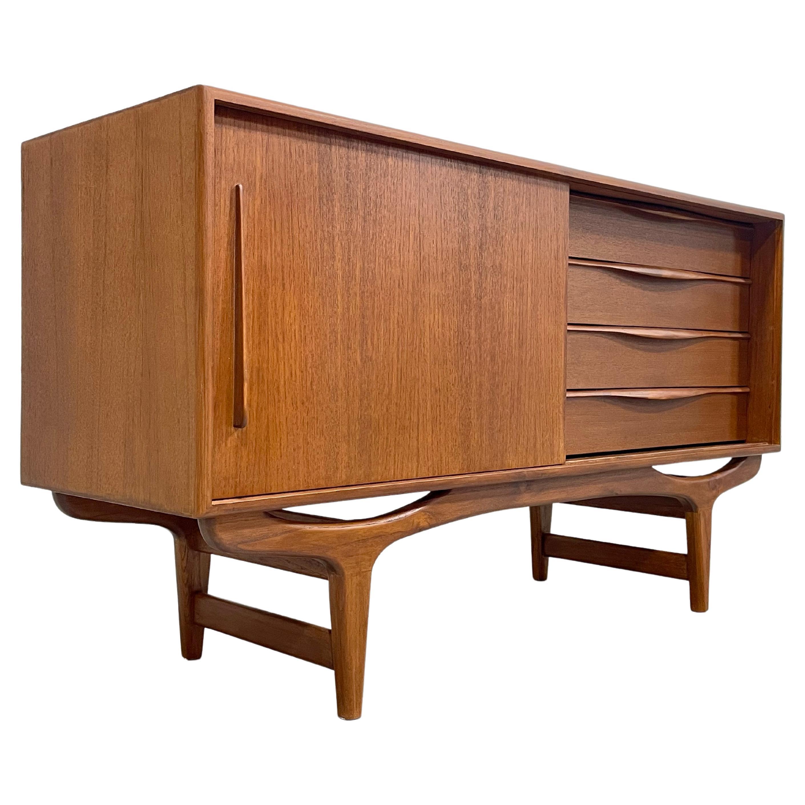 APARTMENT sized Mid Century MODERN styled Teak CREDENZA media stand For Sale