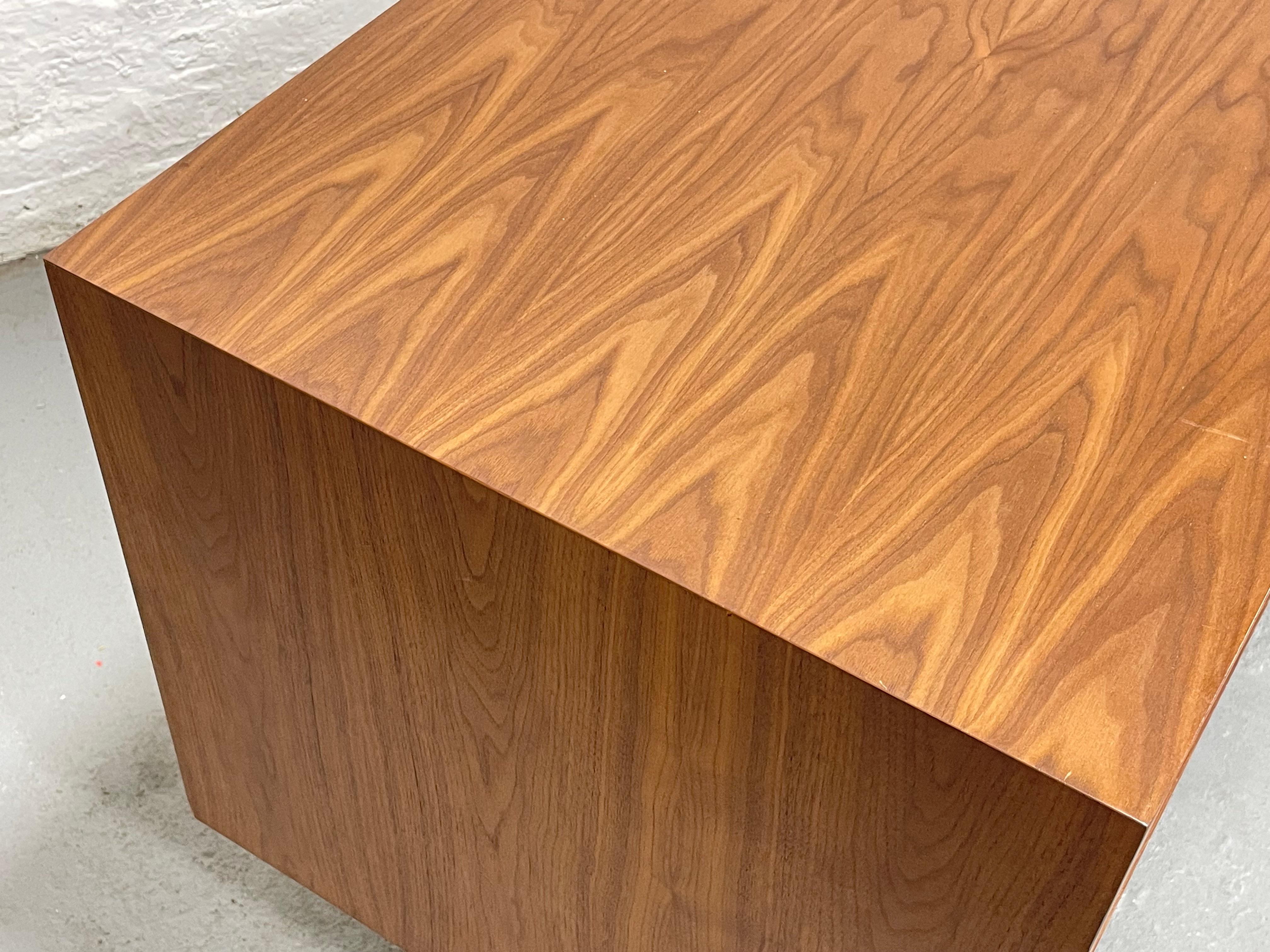 Aparador WALNUT CREDENZA / Mid Century Modern by Bruno Hansen en Bueno estado para la venta en Weehawken, NJ