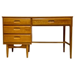 Vintage Apartment Sized Sculpted Mid-Century Modern Oak Desk, circa 1960s