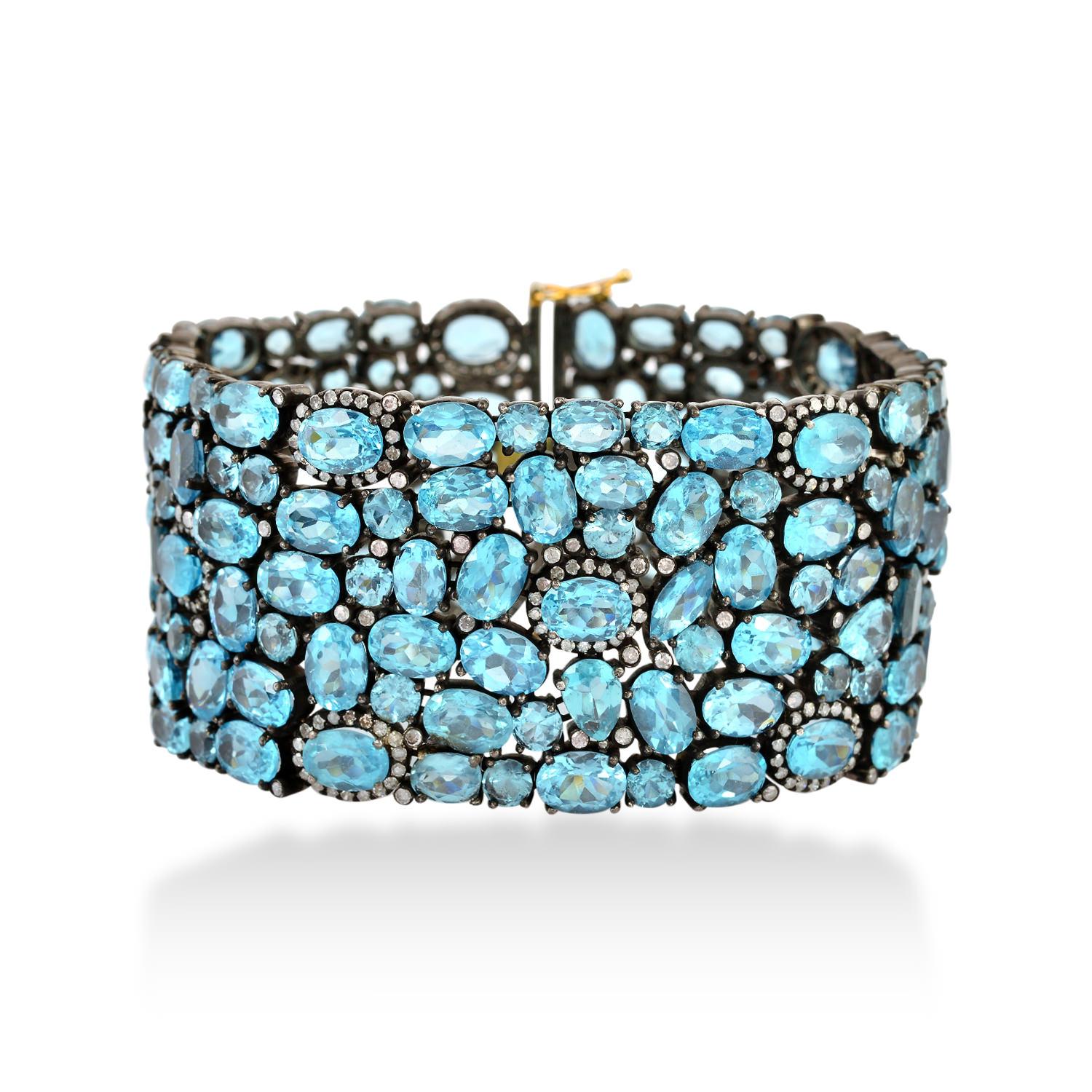 Cool and stunning looking this Apatite and Diamond Flex Bracelet in Gold and silver is 7 inch long with tongue clasp and safety locks on the side. 



14k:5.40gms
Diamond: 3.25cts
Sl:52.37gms
Apetite:101.12 cts