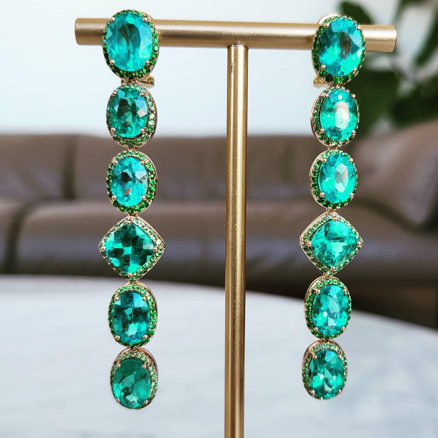 Apatite Paraiba Cocktail Long Earrings with 18 Karat Gold and Green Garnet In New Condition In Hong Kong, HK