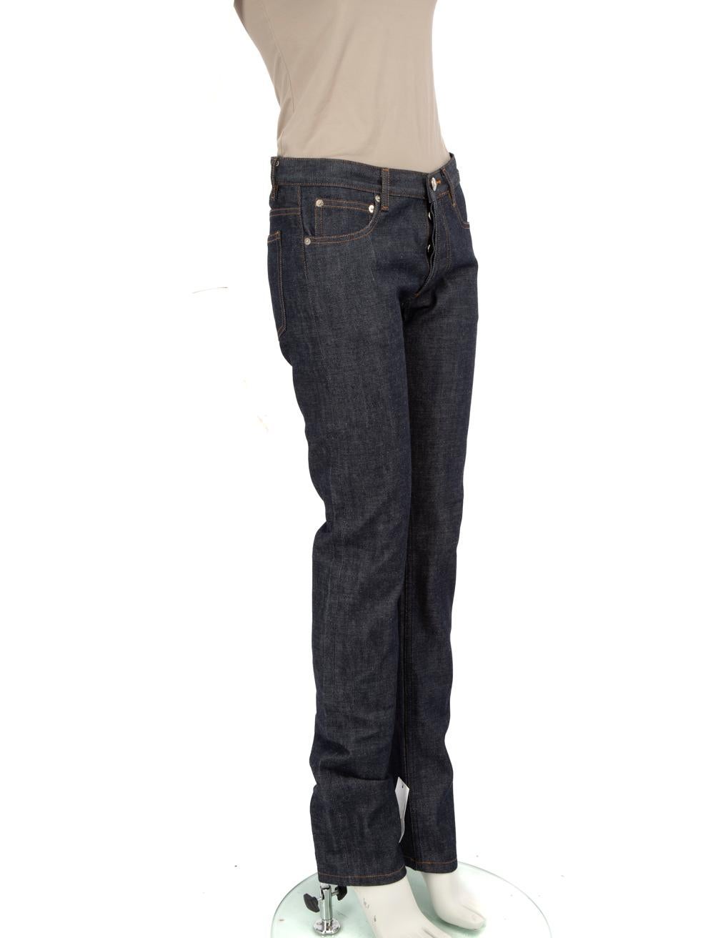 La condizione è che non è mai stato indossato. Questo nuovo articolo di rivendita firmato A.P.C. non presenta alcun segno di usura visibile sui jeans.
  
  
  
  Dettagli
  
  
  Blu
  
  Denim
  
  Jeans
  
  Altopiano
  
  Vestibilità dritta
  
 