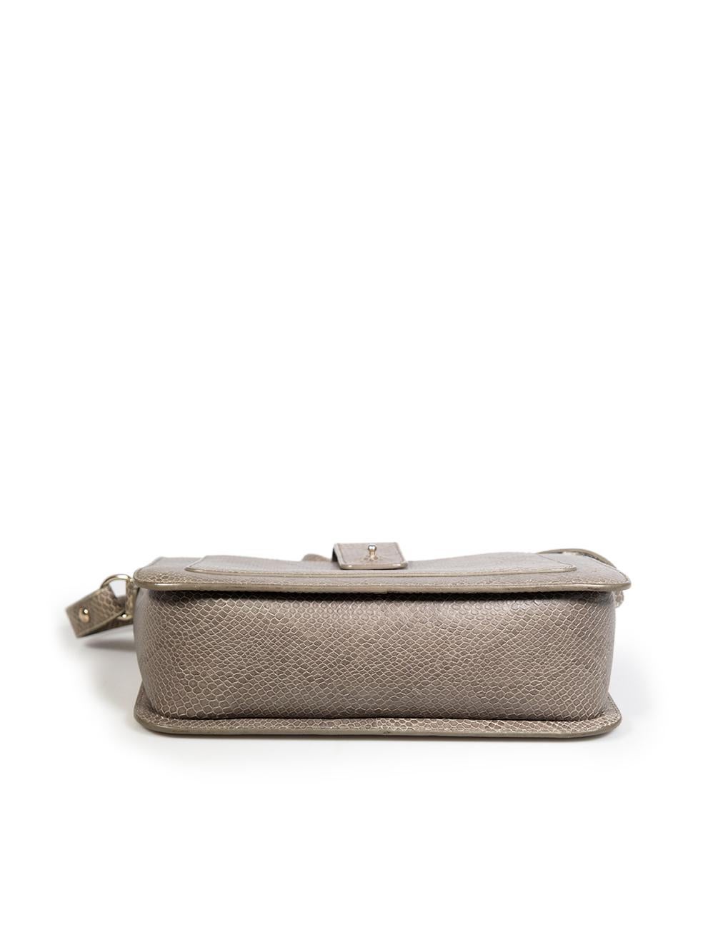A.P.C. Sac en cuir gris gaufré serpent Bon état à London, GB