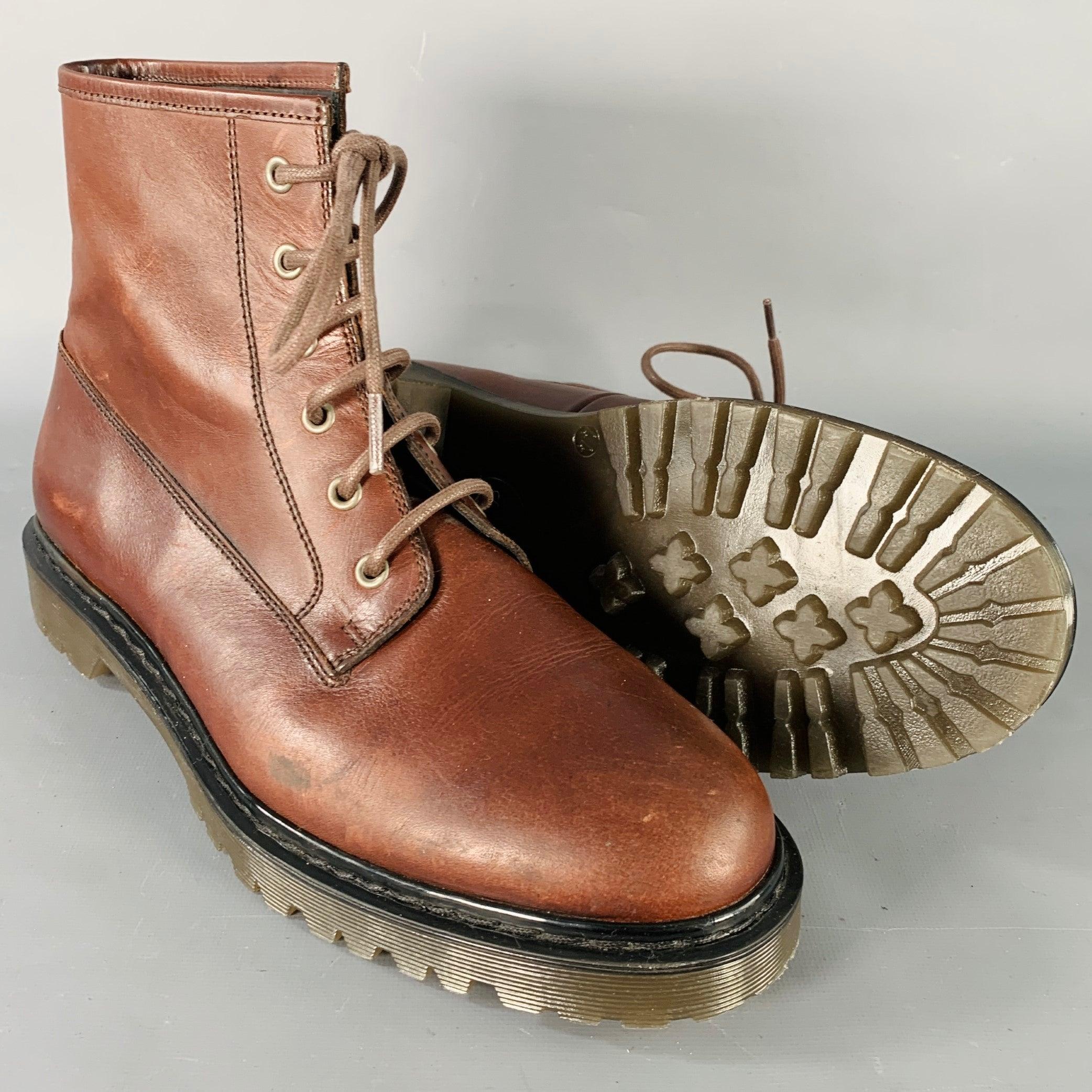 A.P.C. Taille 11 Bottes à lacets en cuir marron avec semelle en caoutchouc en vente 1