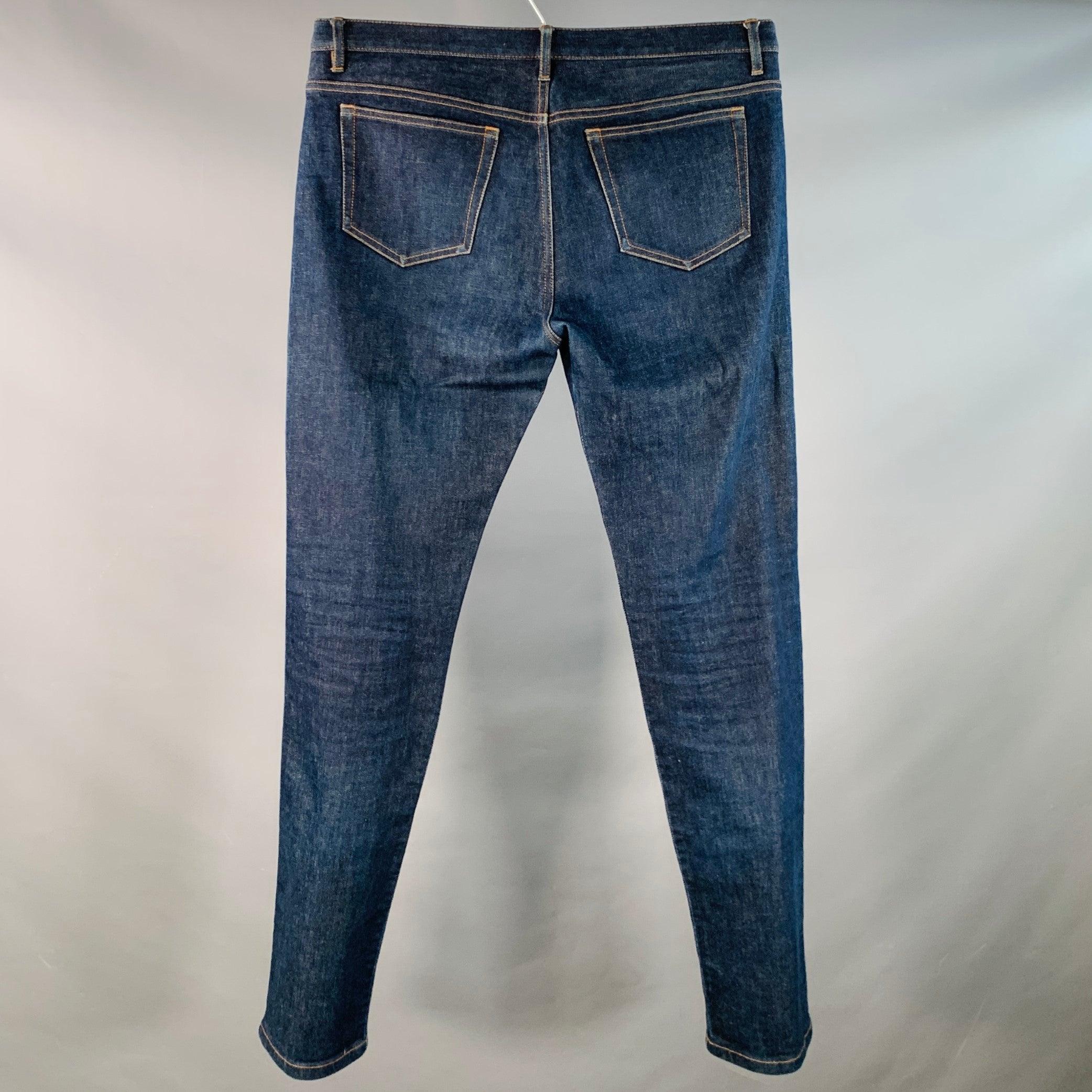 Pantalón vaquero A.P.C. azul 34 con pespuntes en contraste, de sarga de algodón, ajustado, con botones y bragueta. Negro en venta