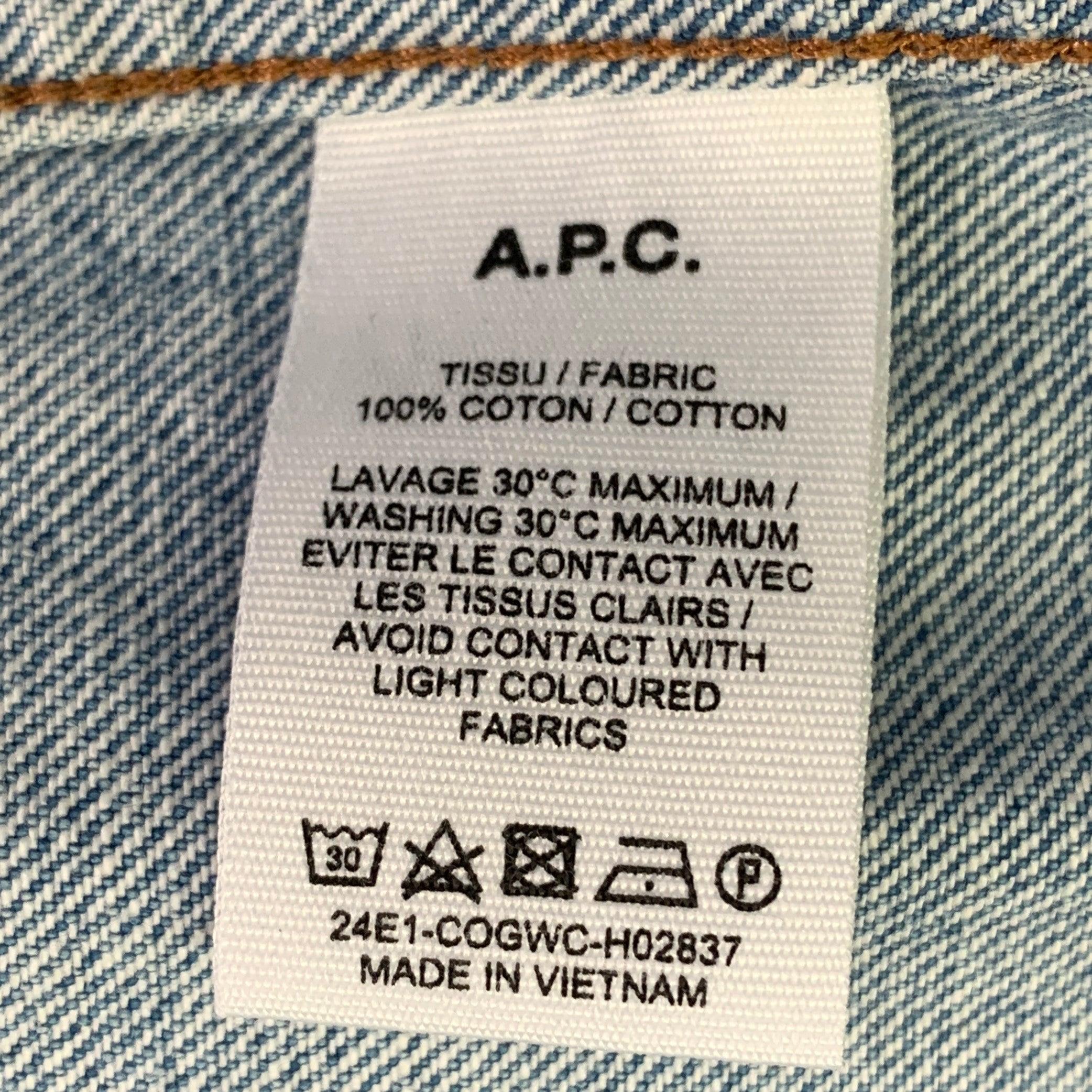 A.P.C. Taille L Chemise à manches longues à une poche en denim bleu délavé en vente 1