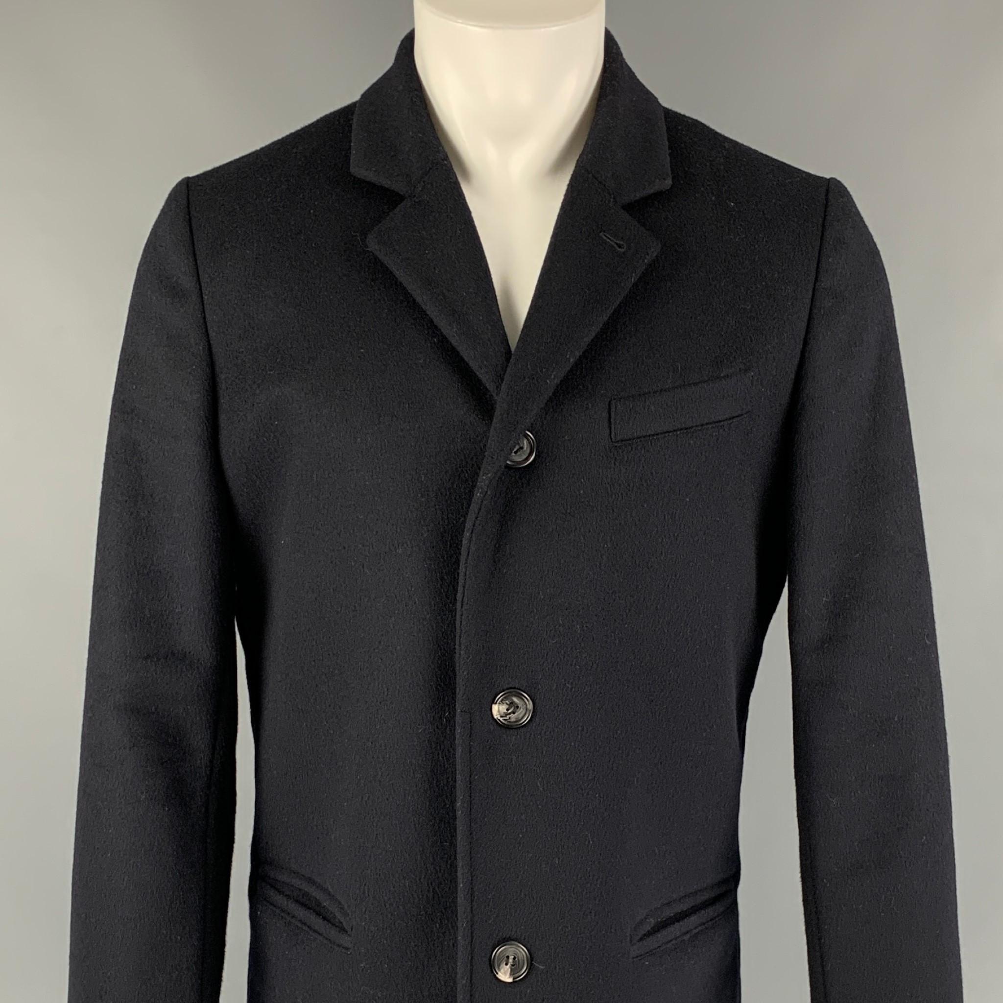 A.P.C coat comes in a navy wool featuring a notch lapel, single back vent, slit pockets, and a buttoned closure. 

Very Good Pre-Owned Condition.
Marked: L
Original Retail Price: $650.00

Measurements:

Shoulder: 17.5 in.
Chest: 42 in.
Sleeve: 27