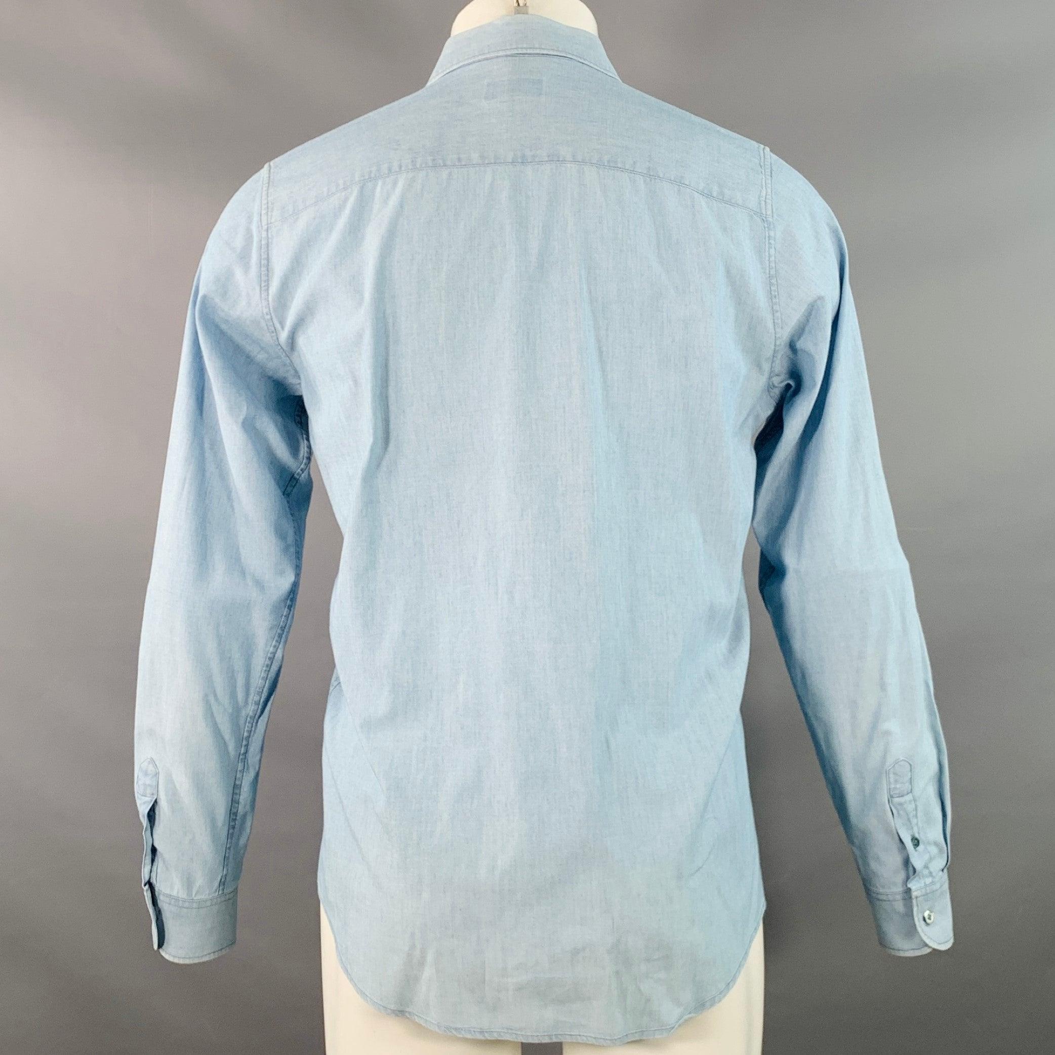 Bleu A.P.C. Size M Chemise à manches longues en coton chambray bleu à col large en vente