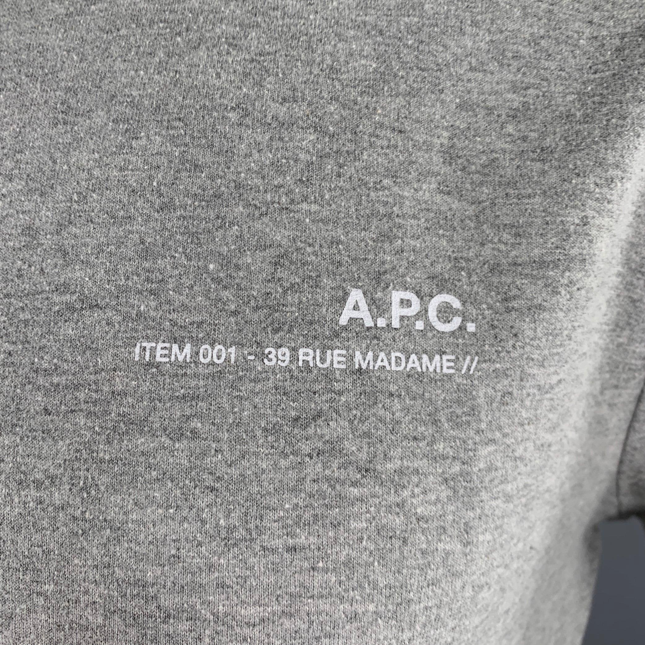 A.P.C. t-shirt
in a grey cotton jersey featuring white logo, short sleeves, and crew neck. Very Good Pre-Owned Condition. Minor signs of wear. 

Marked:   M 

Measurements: 
 
Shoulder: 17 inches Chest: 42 inches Sleeve: 9 inches Length: 26 inches 
