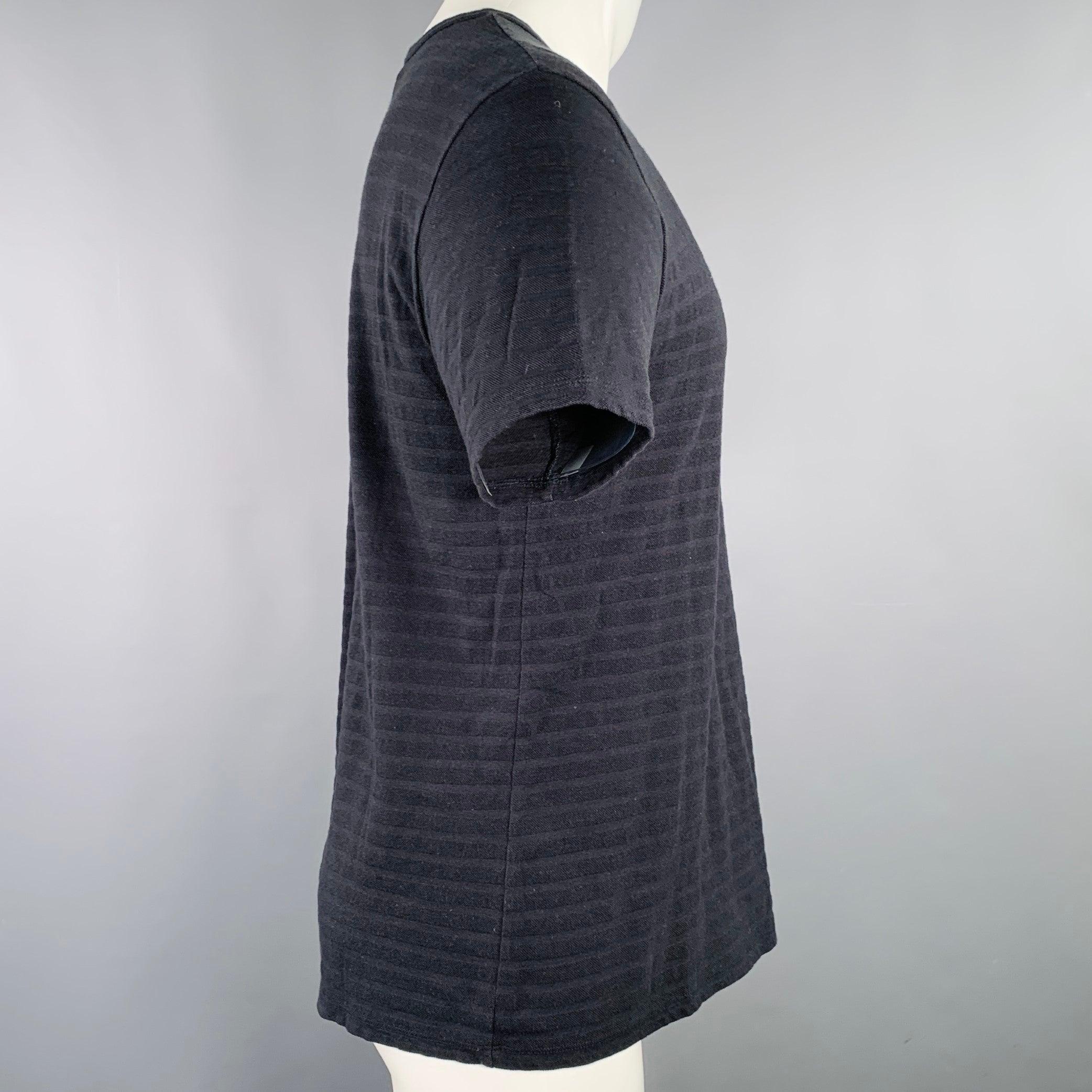 A.P.C. t-shirt
in a navy cotton cashmere knit featuring a textured stripe pattern, short sleeves, and crew neck. Made in Portugal. Very Good Pre-Owned Condition. Minor signs of wear. 

Marked:   M 

Measurements: 
 
Shoulder: 19 inches Chest: 41