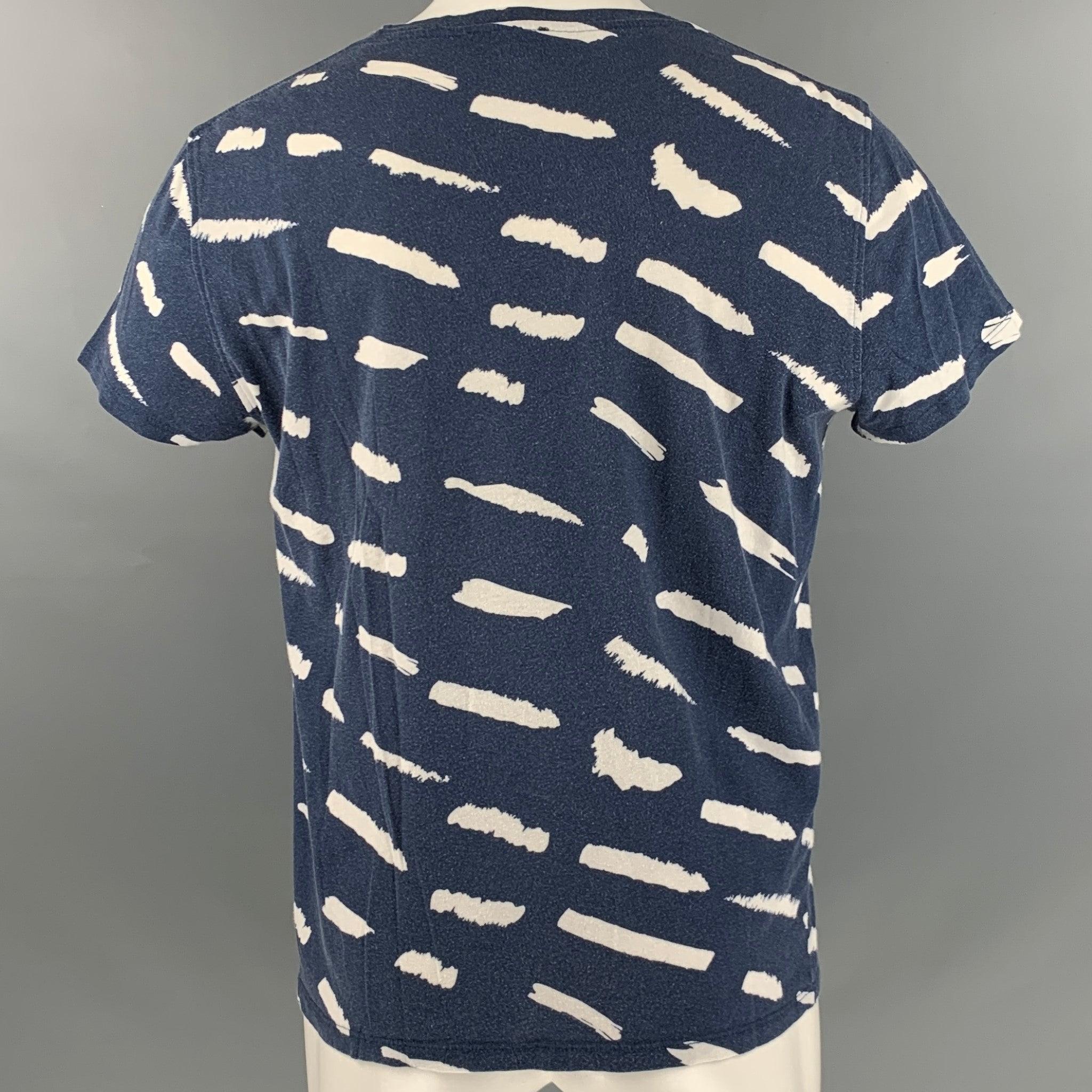 A.P.C. Size M Navy White Graphic Cotton  Linen Crew-Neck T-shirt In Good Condition For Sale In San Francisco, CA