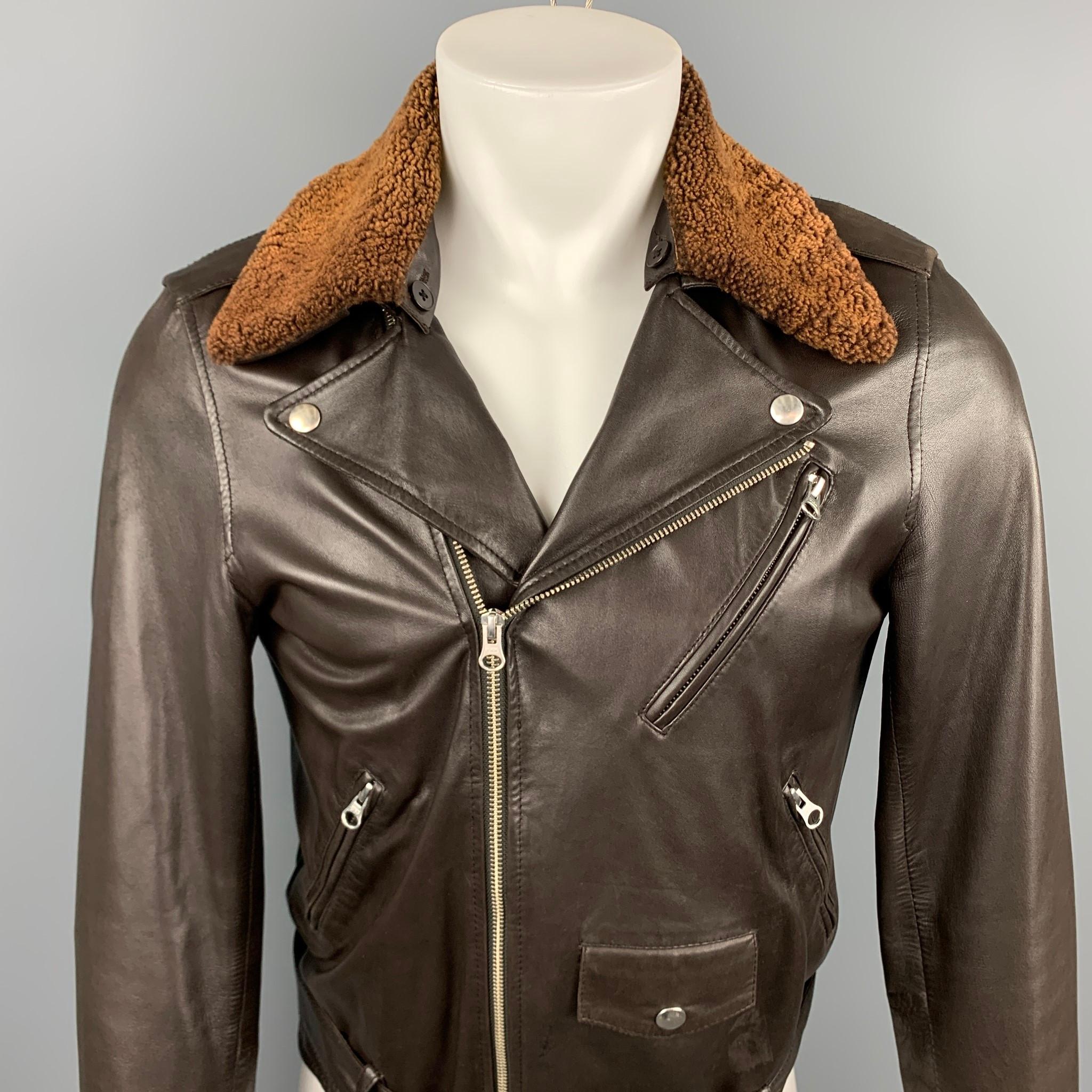 A.P.C jacket comes in a brown leather with a full liner featuring a biker style, detachable collar, epaulettes, zipper pockets, belted, and a zip up closure.

Very Good Pre-Owned Condition.
Marked: XS

Measurements:

Shoulder: 18 in.
Chest: 38