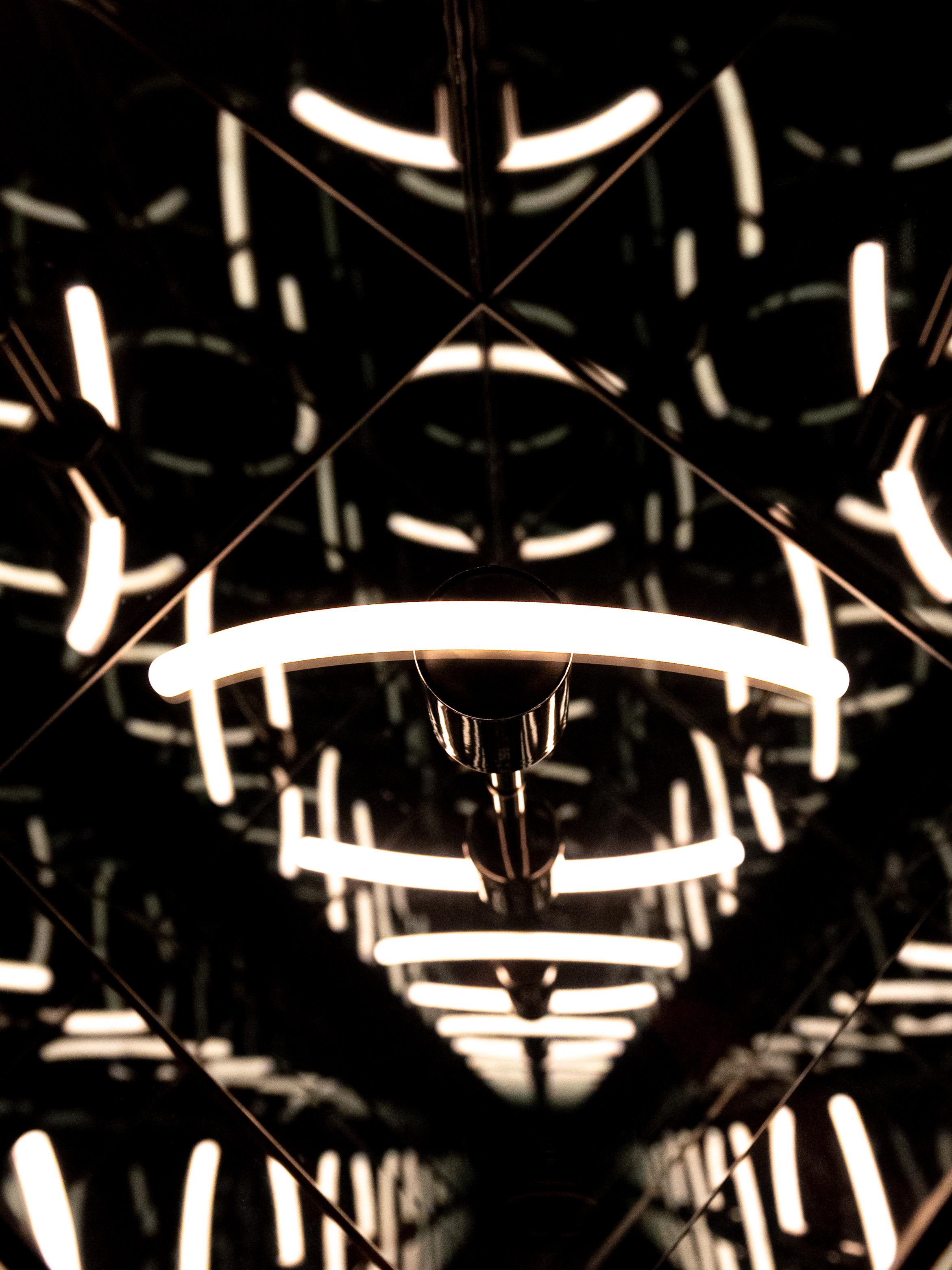Apeironische Lichtskulptur von Studio Lampent im Zustand „Neu“ im Angebot in Geneve, CH