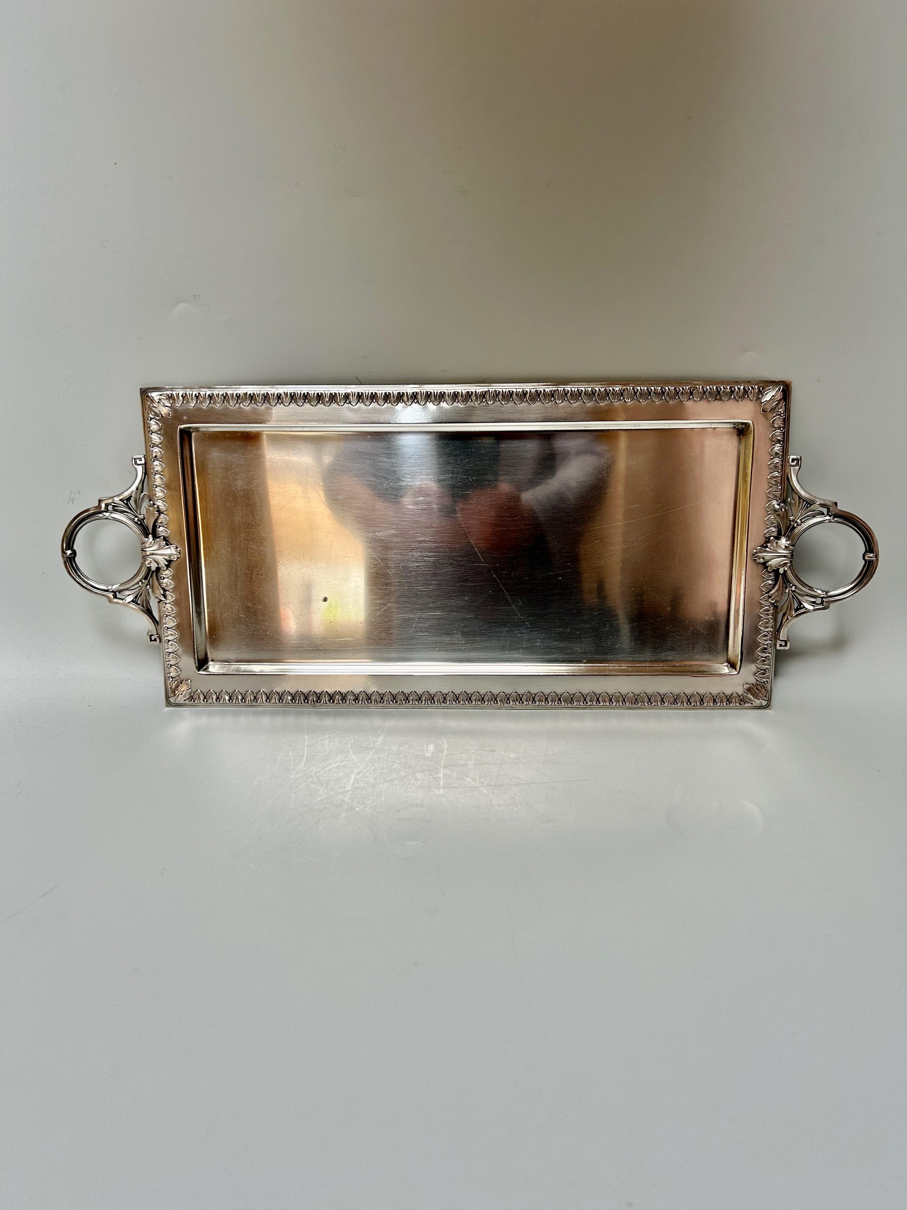 Silver-plated aperitif service, circa 1900.
Art Nouveau period, Empire style with palmette decoration.
Comprising a silver-plated tray marked Kaiser with an imperial eagle. And four glass serving dishes with a carved star decoration.
In perfect
