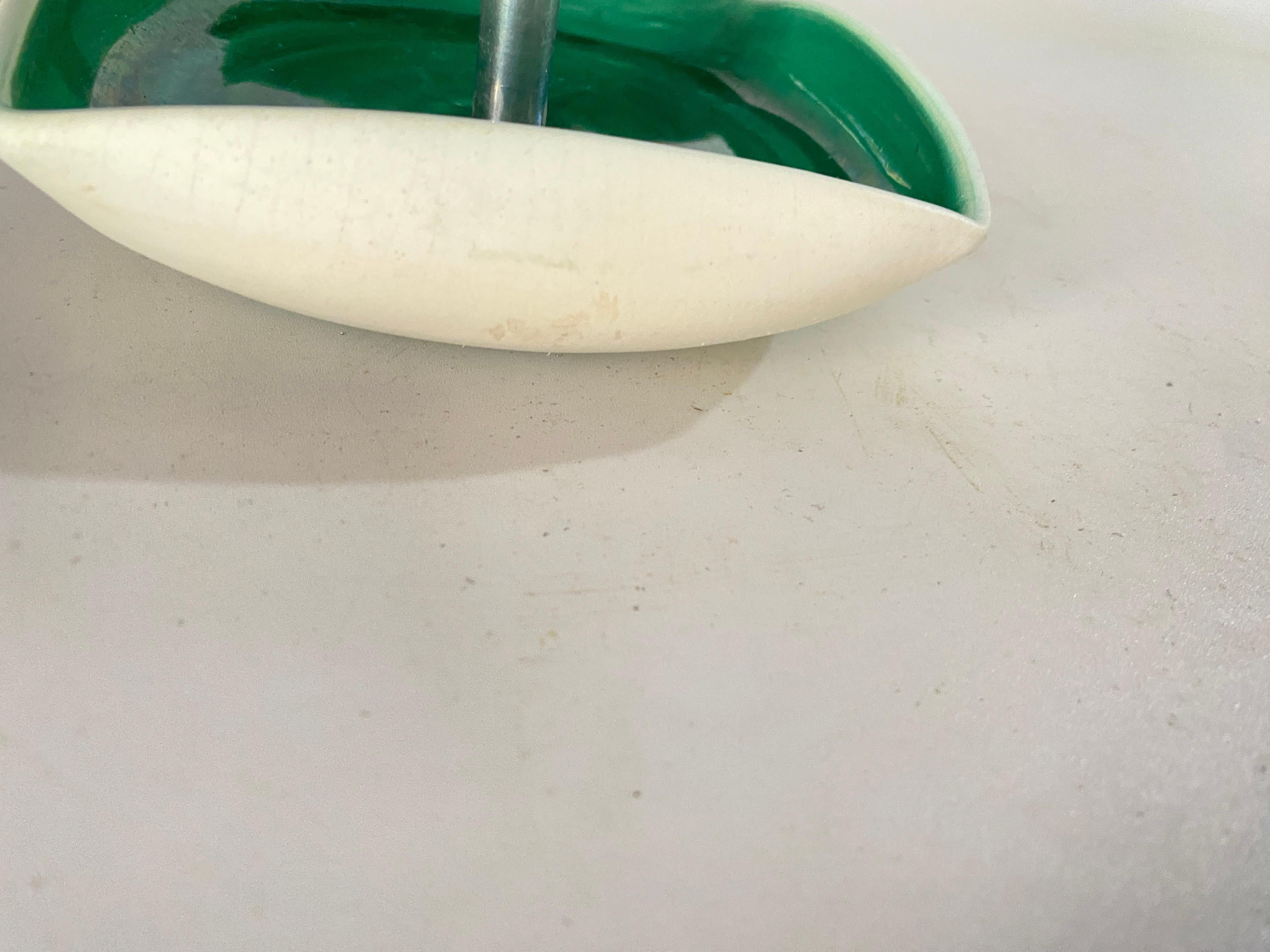 Aperitif Serving Piece, in white and Greeen color. With an metal handle.
It has been made in France circa 1970