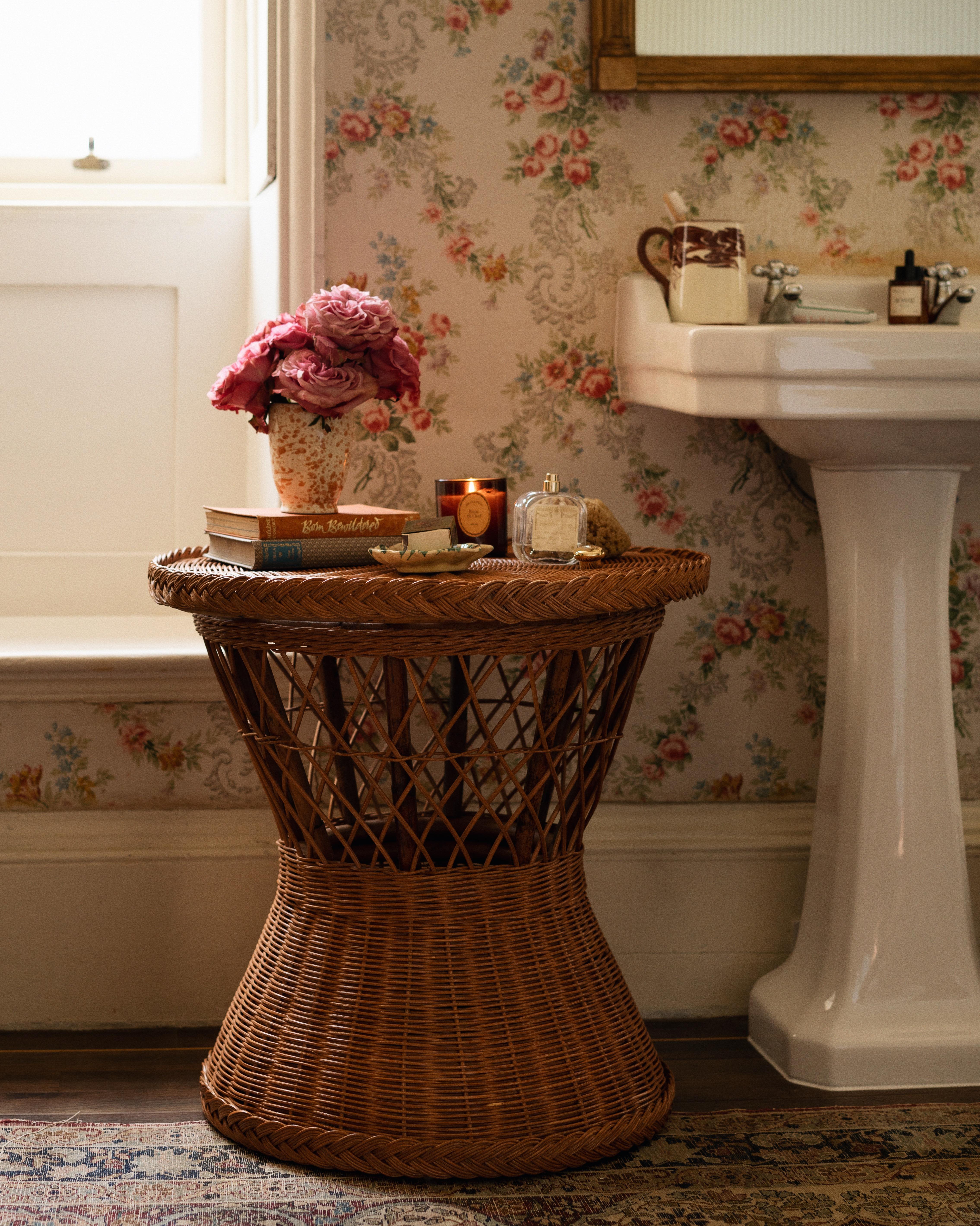 Indonésien Table d'appoint Aperitivo en rotin  Sharland England par Louise Roe en vente