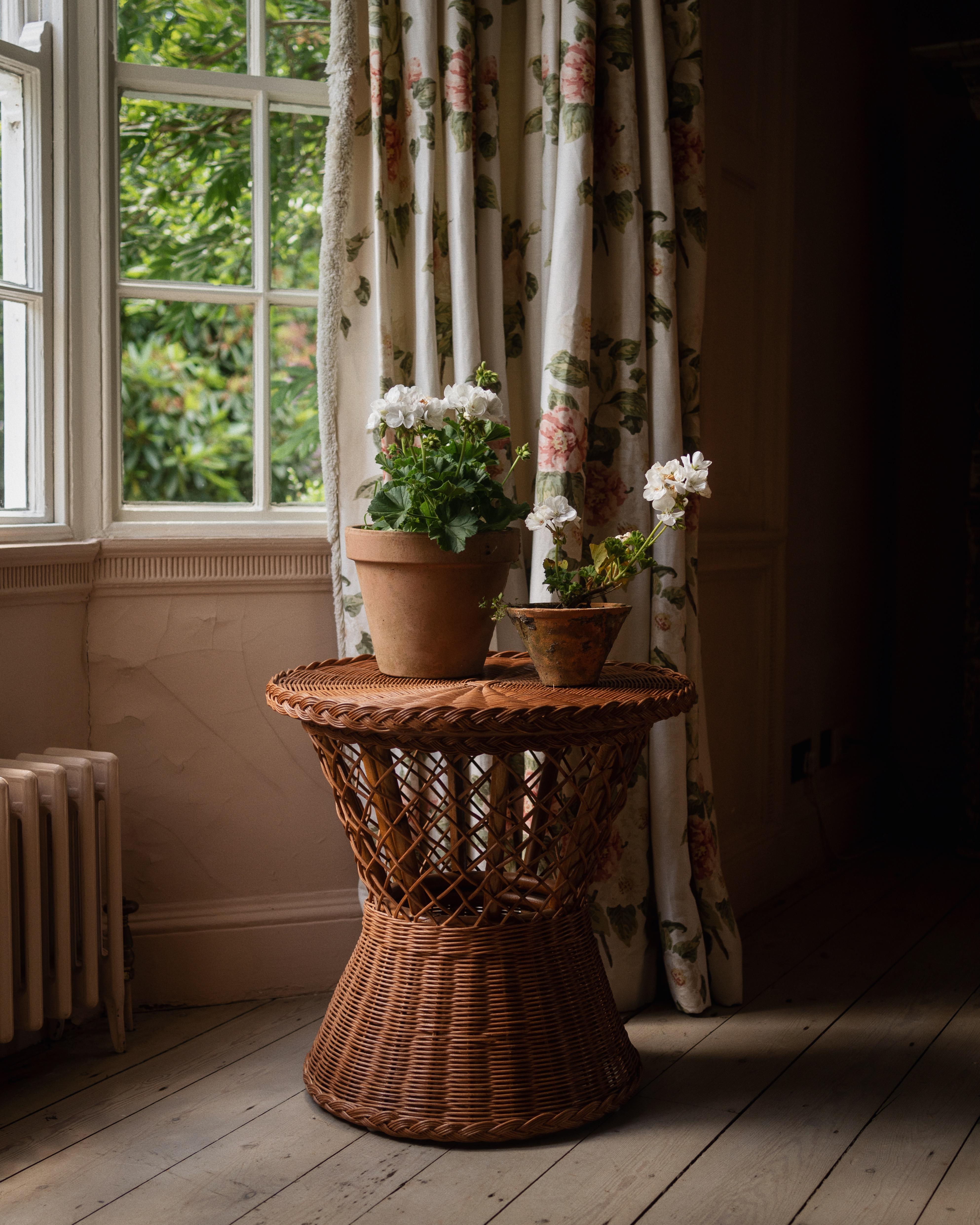 XXIe siècle et contemporain Table d'appoint Aperitivo en rotin  Sharland England par Louise Roe en vente