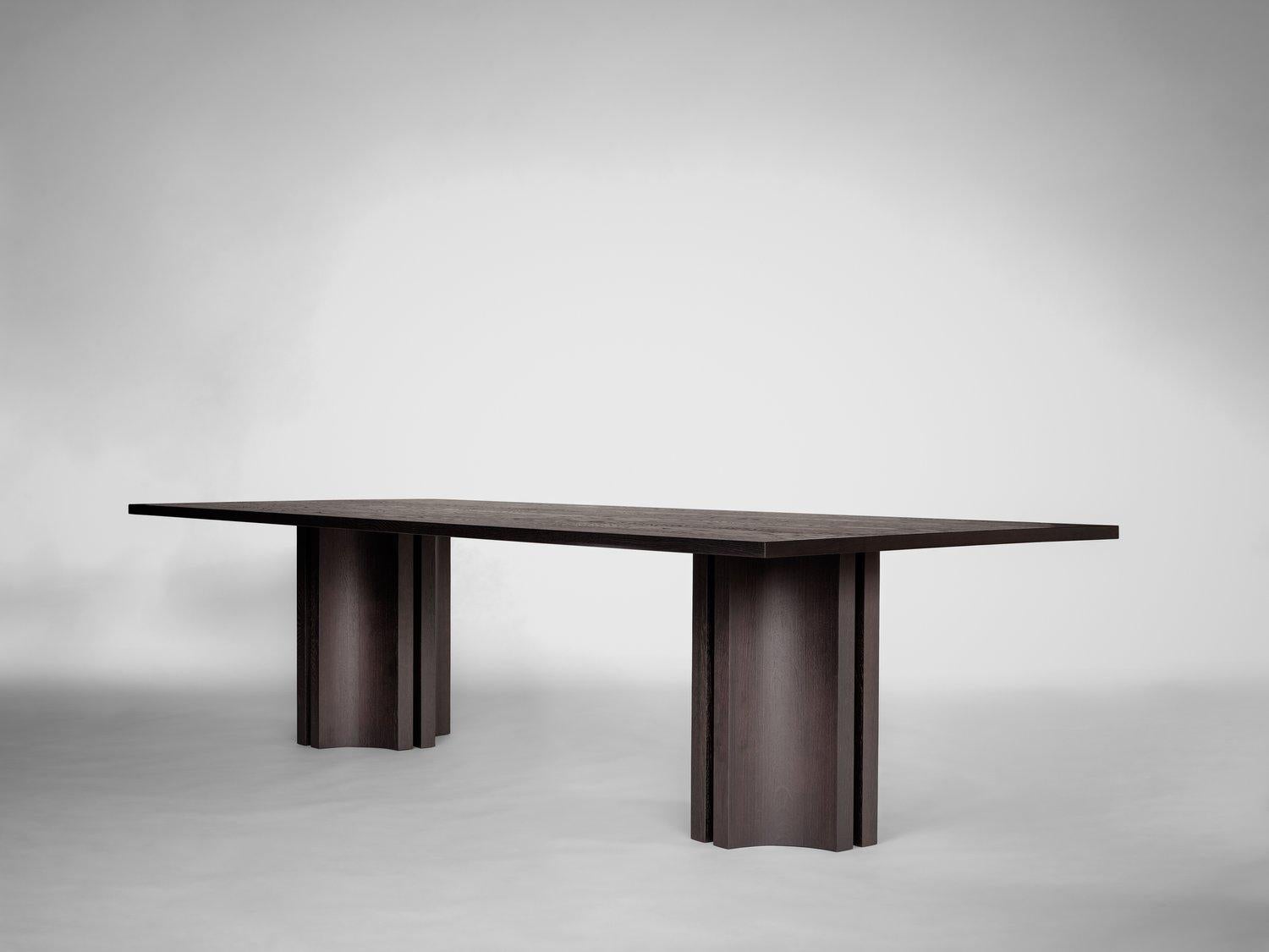 Aperta C1 DB 280 Table de salle à manger rectangulaire en noyer américain par Mokko Amsterdam
Dimensions : 90 x 280 x 75 cm : D 90 x L 280 x H 75 cm. 
MATERIAL : Noyer américain.

Disponible en différentes options de matériaux et de dimensions.