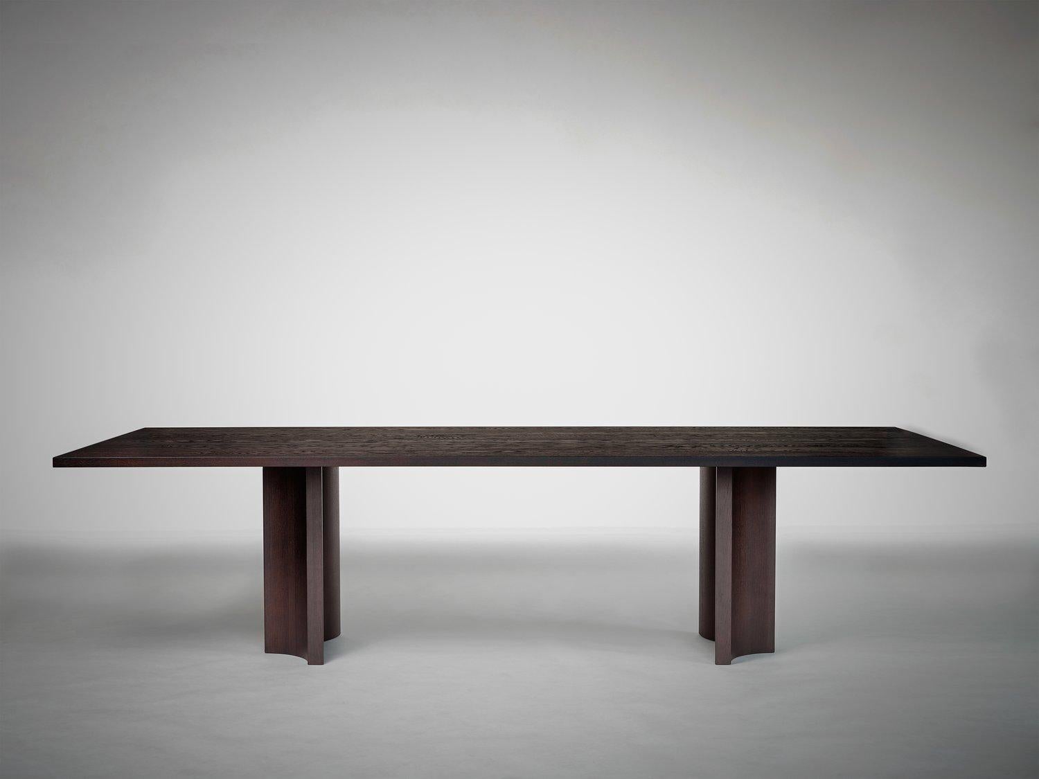 Aperta C4 280 Table de salle à manger rectangulaire en noyer américain par Mokko Amsterdam
Dimensions : 90 x 280 x 75 cm : D 90 x L 280 x H 75 cm. 
MATERIAL : Noyer américain.

Disponible en différentes options de matériaux et de dimensions. Conçue