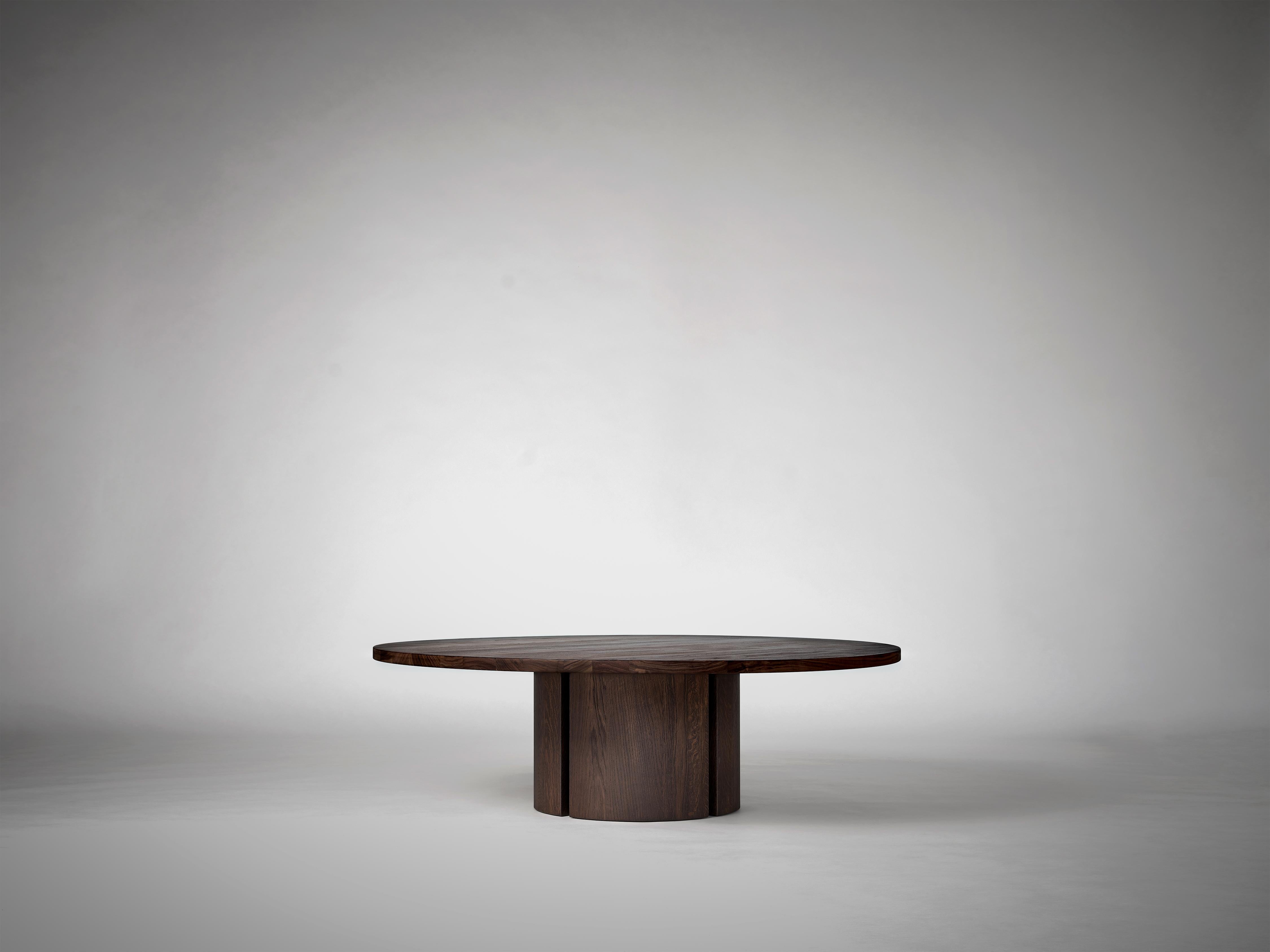 Runder Couchtisch Aperta aus massivem amerikanischem Nussbaumholz – Design von Aad Bos für Mokko im Zustand „Neu“ im Angebot in Amsterdam, NL