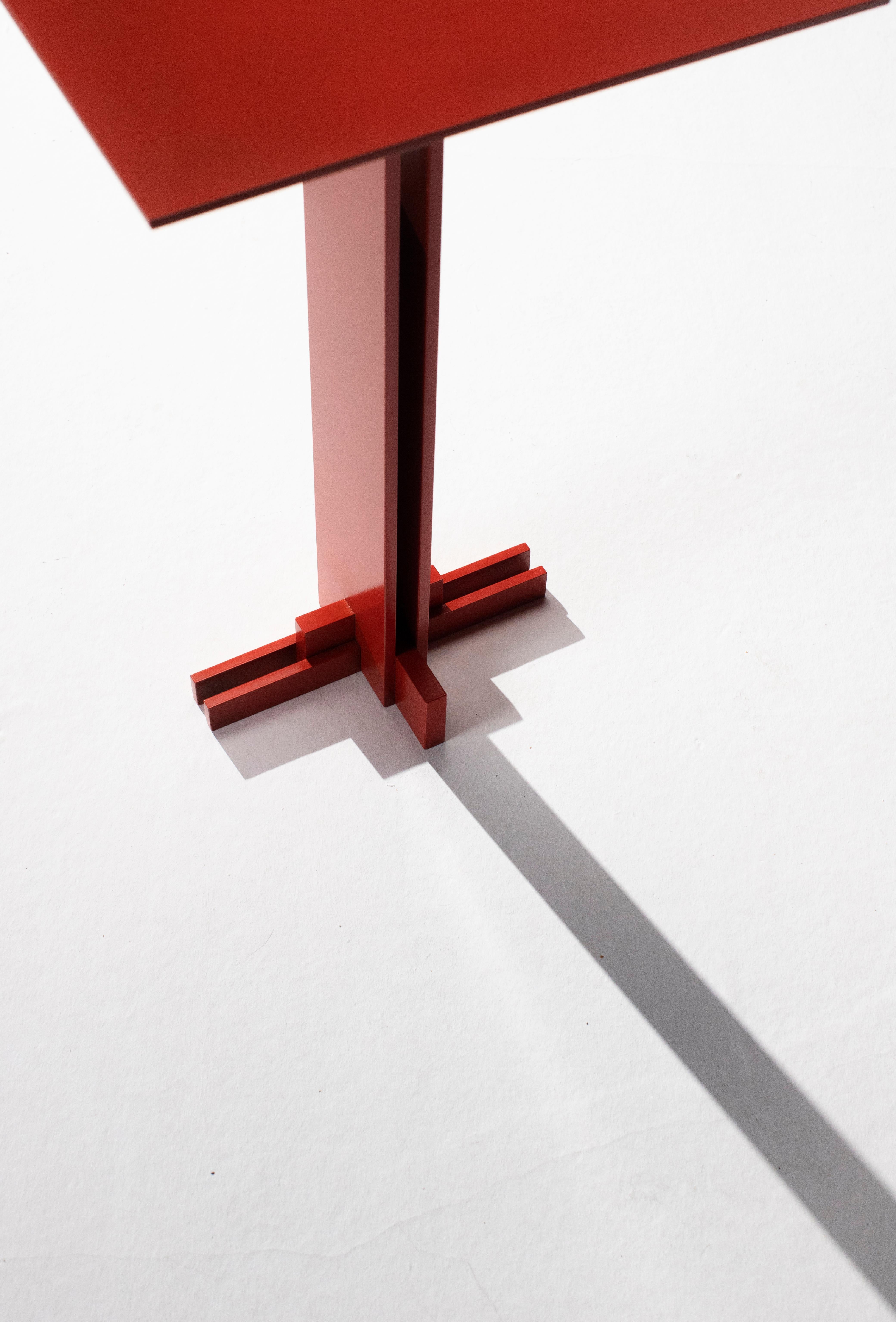 Apex Beistelltisch, handgefertigtes Metall, moderner Look in Rot  (Moderne) im Angebot