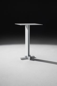 Mesa Auxiliar Apex, Metal Hecho a Mano, Aspecto Moderno en Blanco