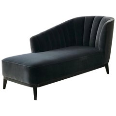 Chaise Aphrodite en velours et noyer américain noir