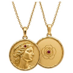 Pendentif en forme de pièce à deux faces représentant la déesse Aphrodite, argent et or