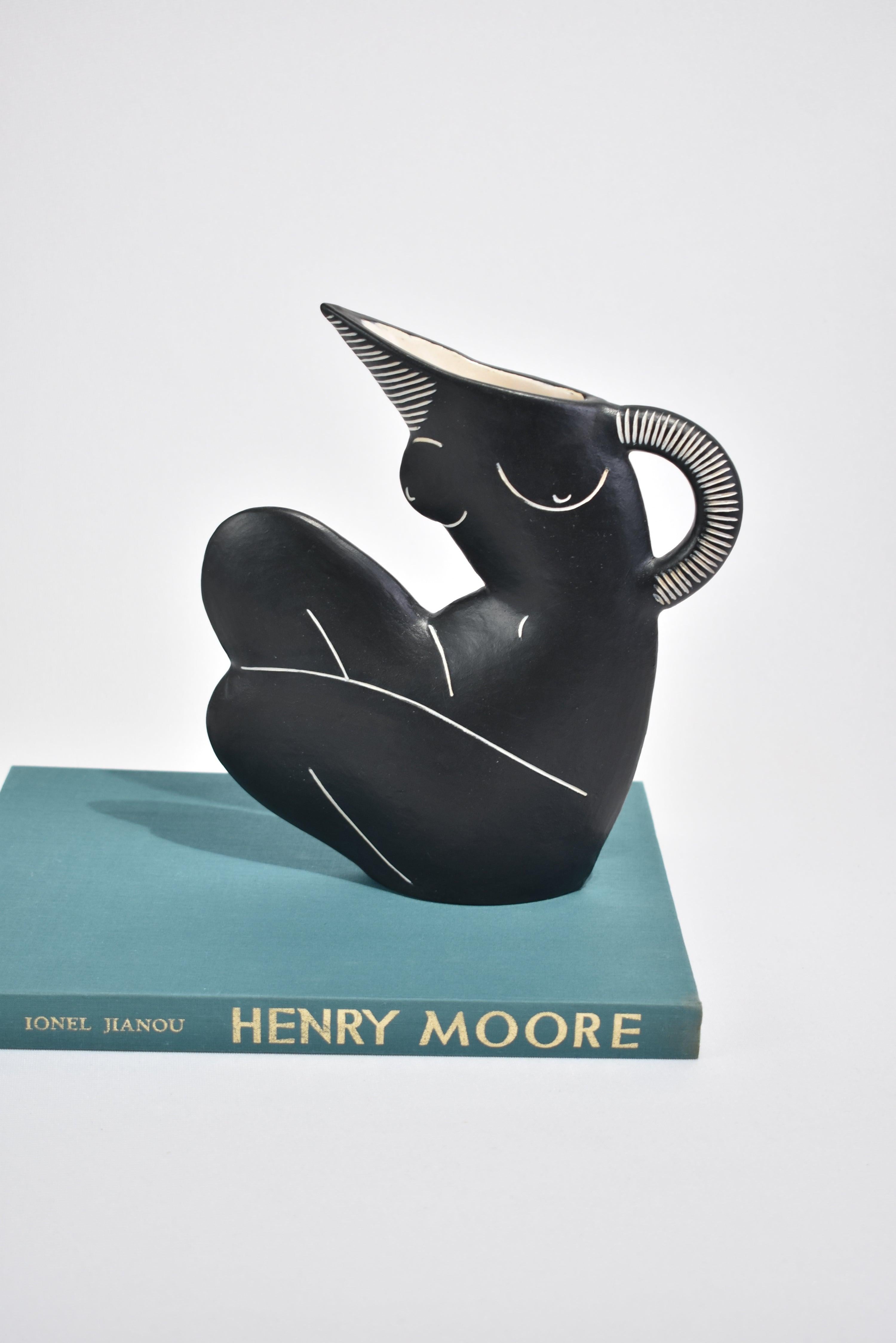 Moderno Aphrodite Nude Form A in nero in vendita