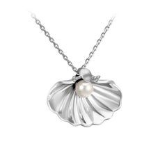 Aphrodite’s Shell Pendant, 18-carat white gold, Akoya pearl and diamonds