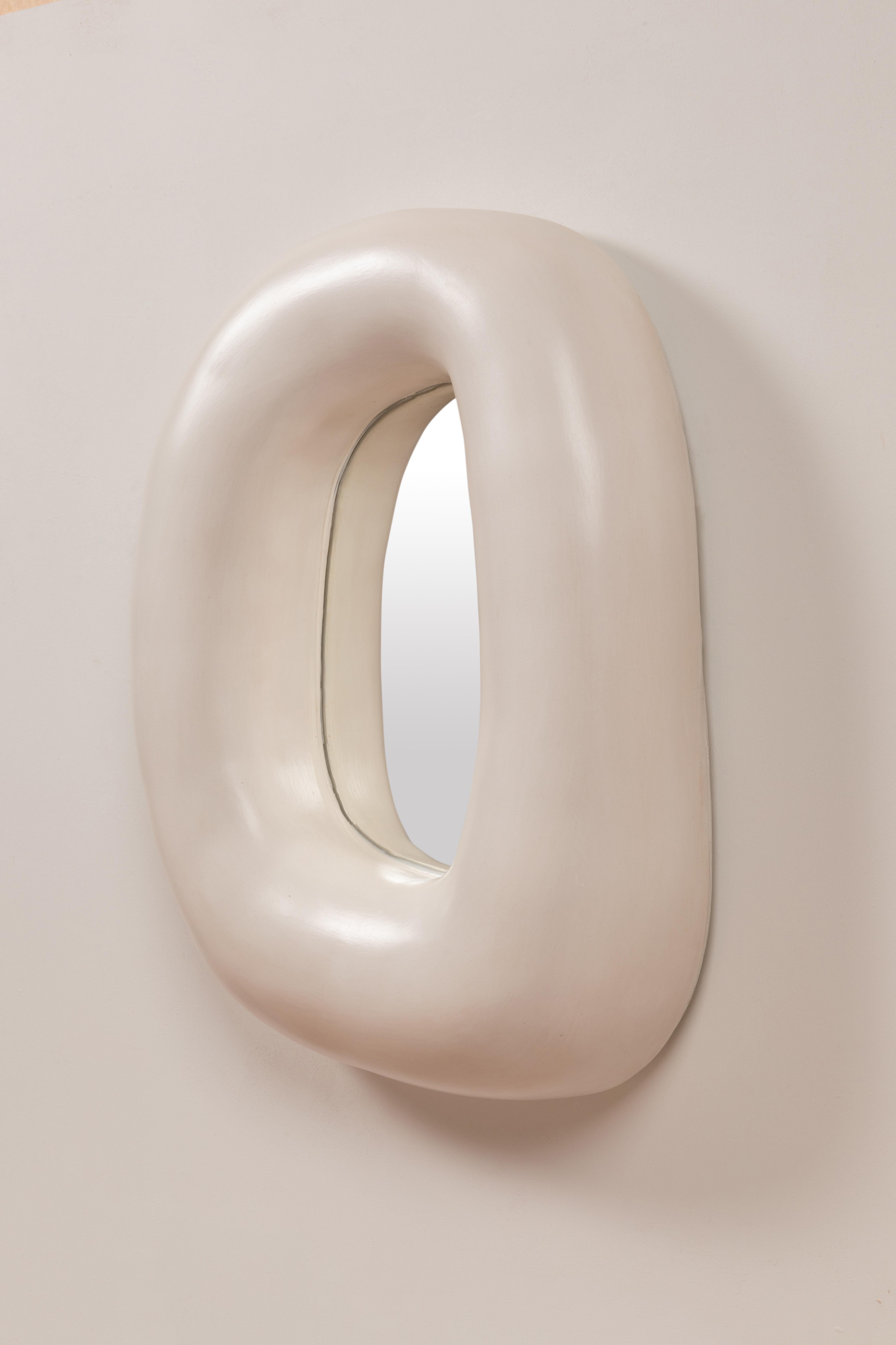 Organischer Ovaler Form Glänzende Keramische Flüssige Kunst Skulpturaler Spiegel von Elsa Foulon (Postmoderne) im Angebot