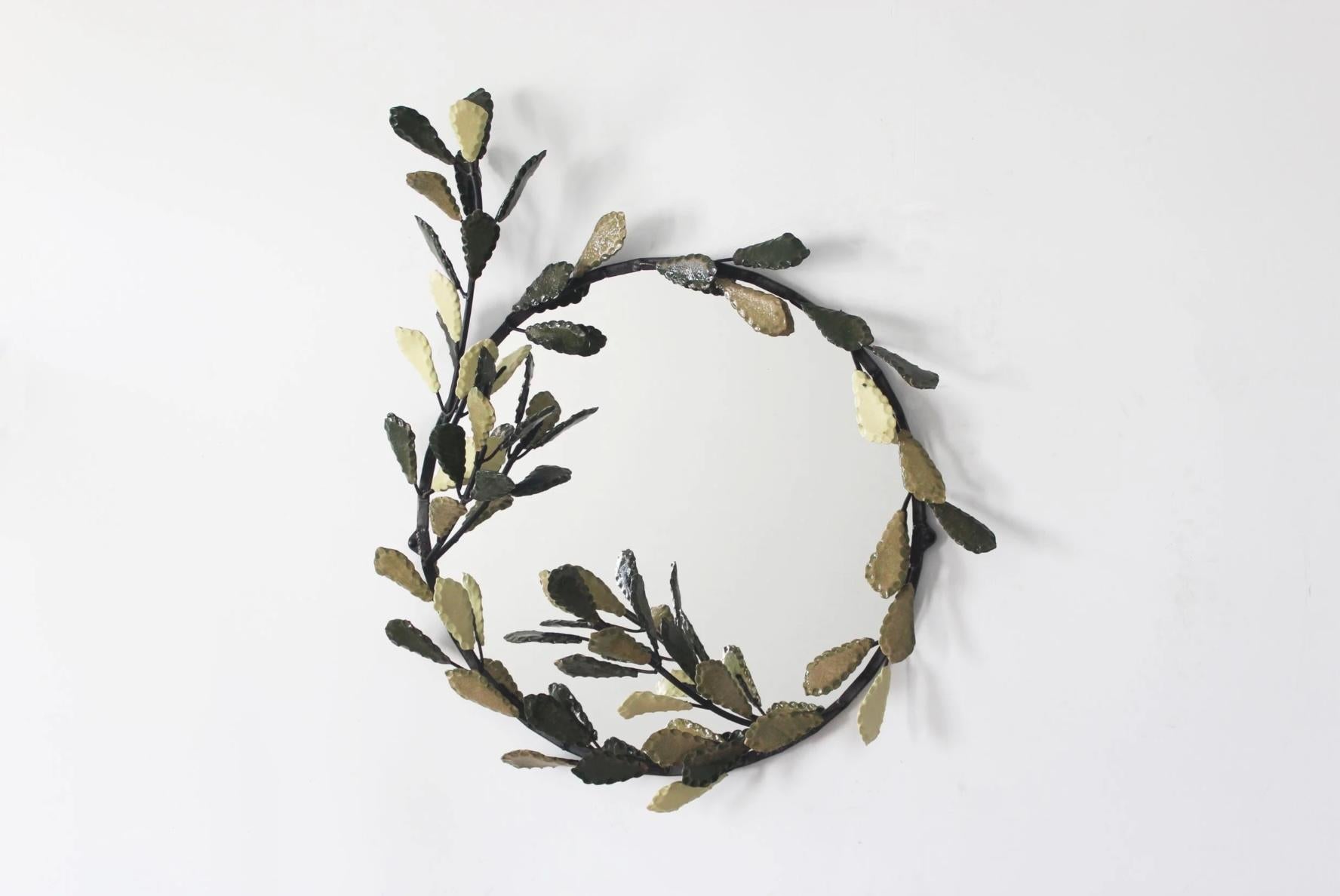 Ogni serie di lavori di Victor Levai è radicata nell'osservazione contemplativa e nella raccolta ossessiva di fenomeni naturali: la densità di una pozzanghera, la transitorietà delle ombre proiettate, l'esatta composizione delle piante... Con nomi