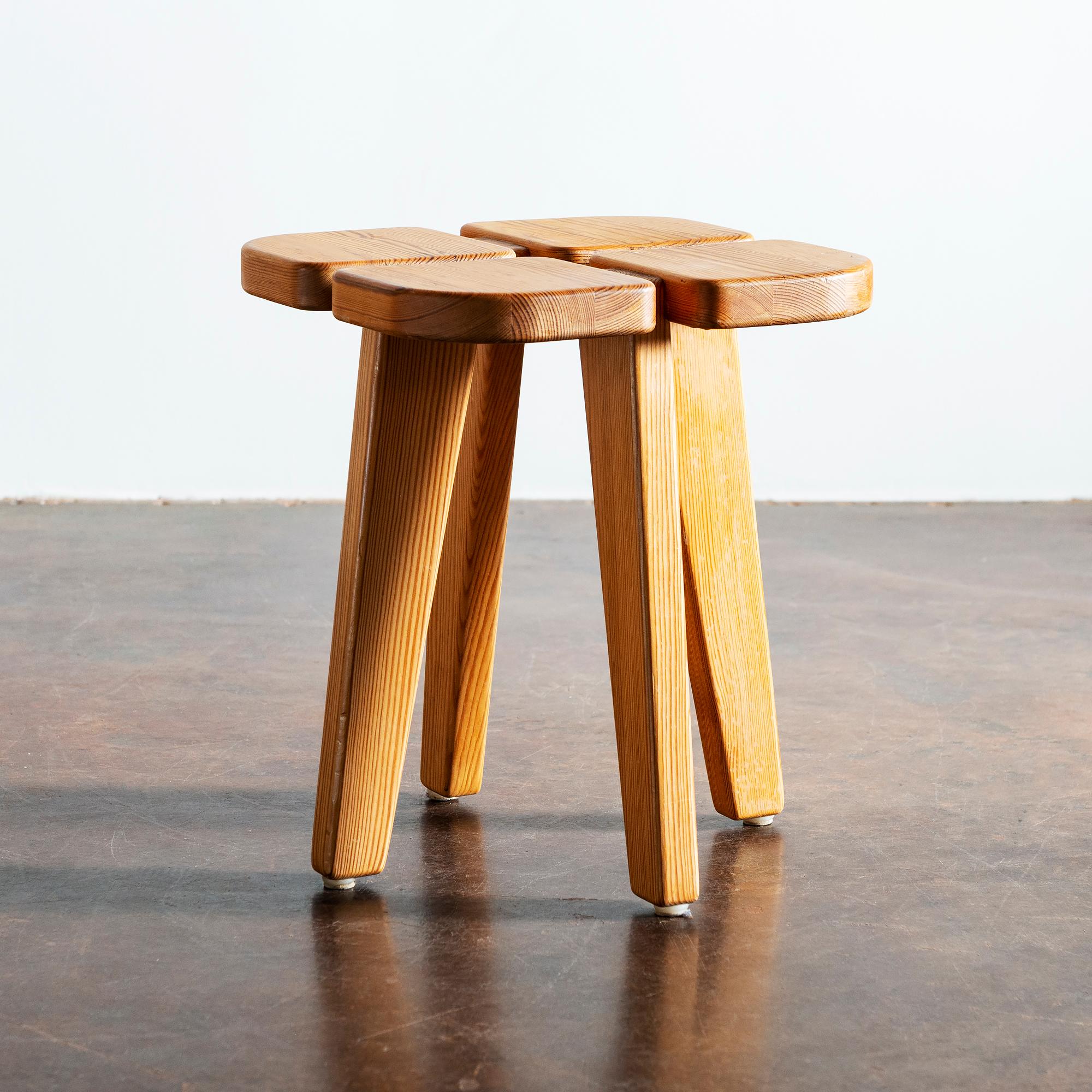 Elegant pinewood stools with cloverleaf central opening, marked 262 Apila. Finland, 1960s.