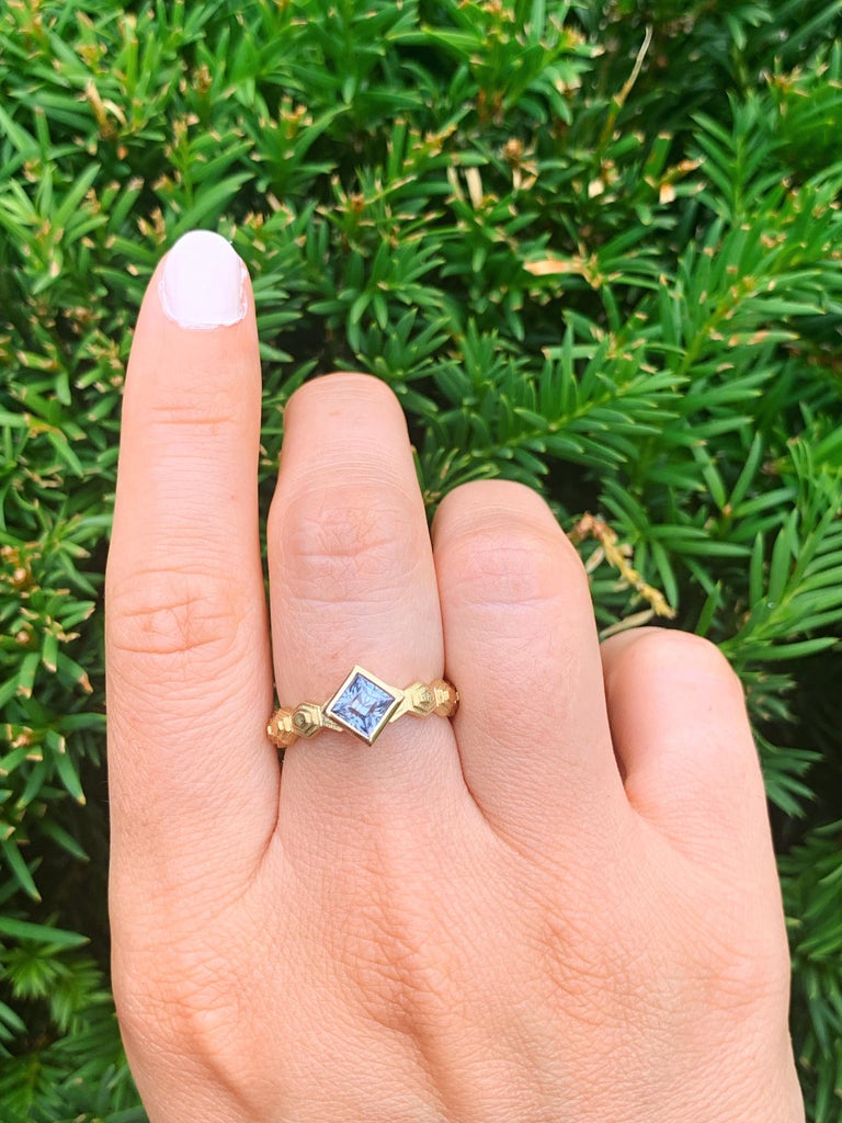Apis ring with 1.10cts natural grey sapphire from Colombia - Capucine H ...