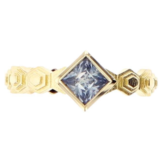 Apis ring with 1.10cts natural grey sapphire from Colombia - Capucine H For Sale