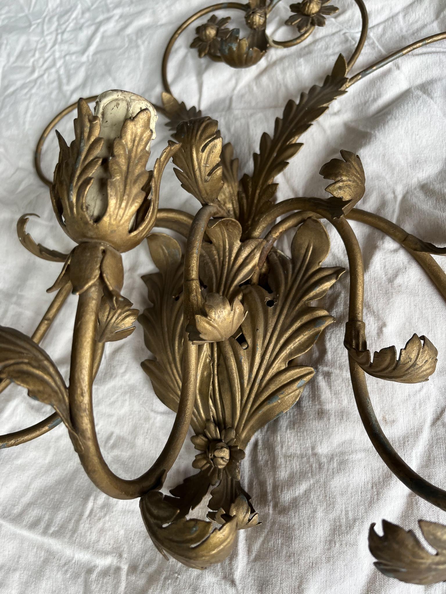 Aplique of 5 Fires in Wrought and Gilded Iron, Electrified, Portugal 30's In Good Condition For Sale In Lisboa, PT