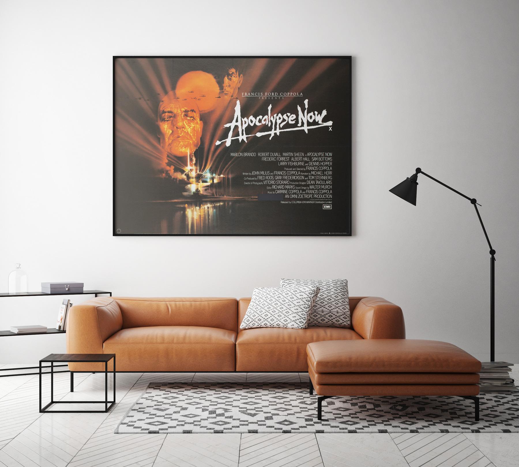 La locandina UK Quad del film epico sulla guerra del Vietnam, Apocalypse Now. Un poster straordinario per un film straordinario. Addestriamo giovani uomini a sparare sulla gente, ma i loro comandanti non gli permettono di scrivere 