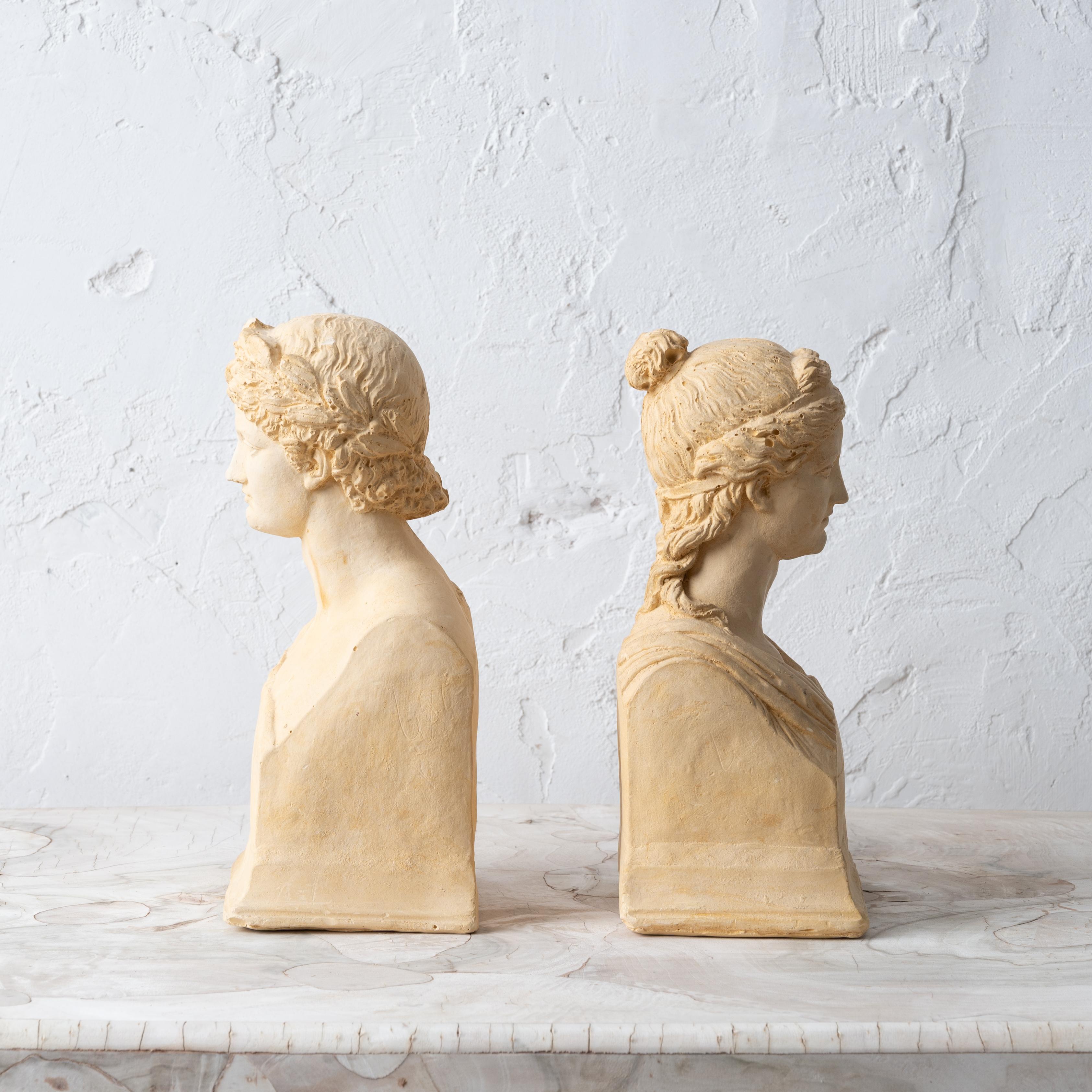 Sconosciuto Busti in gesso di Apollo e Diana in vendita