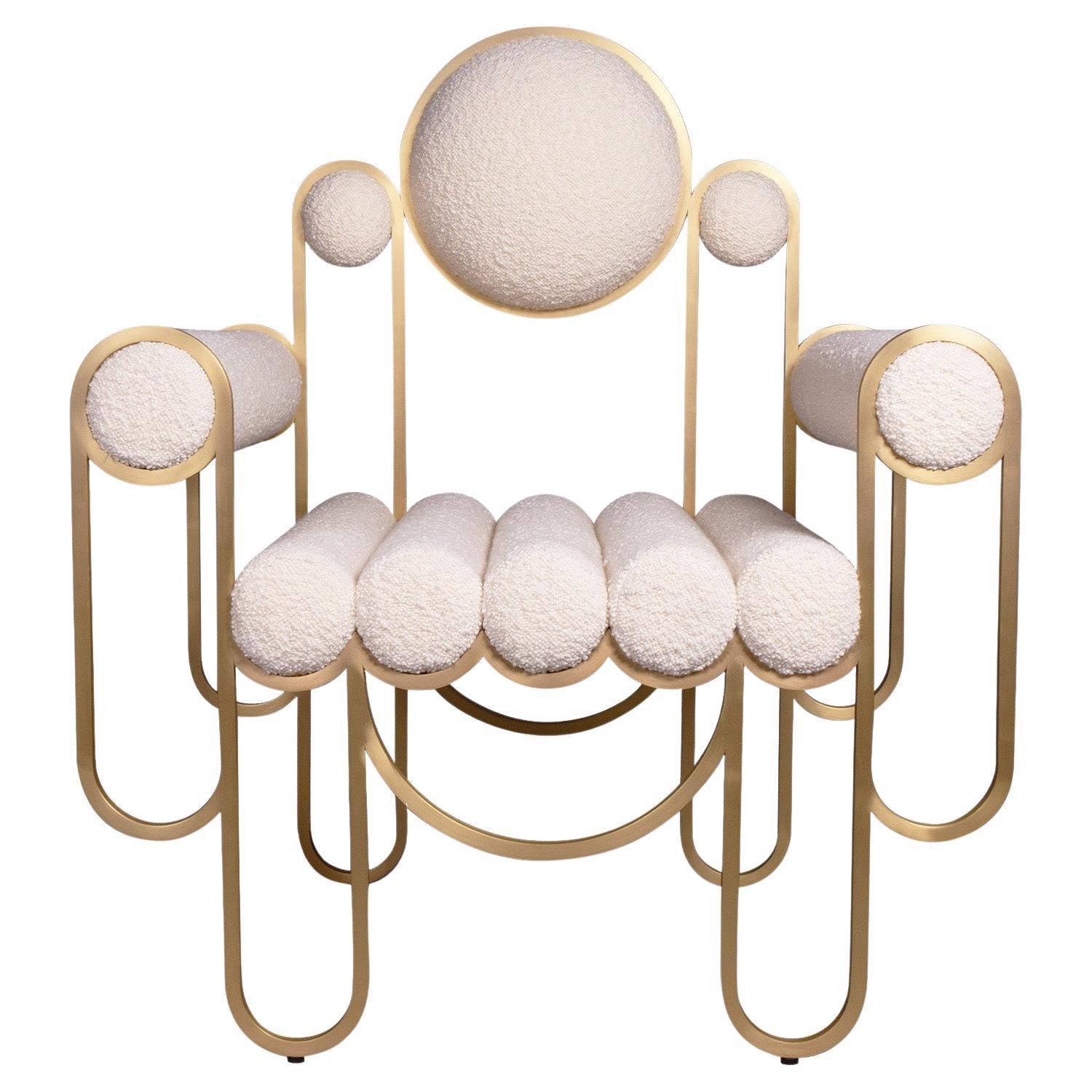 Apollo-Sessel, Clubsessel, modern, skulptural, Messinggestell und cremefarbener Bouclé