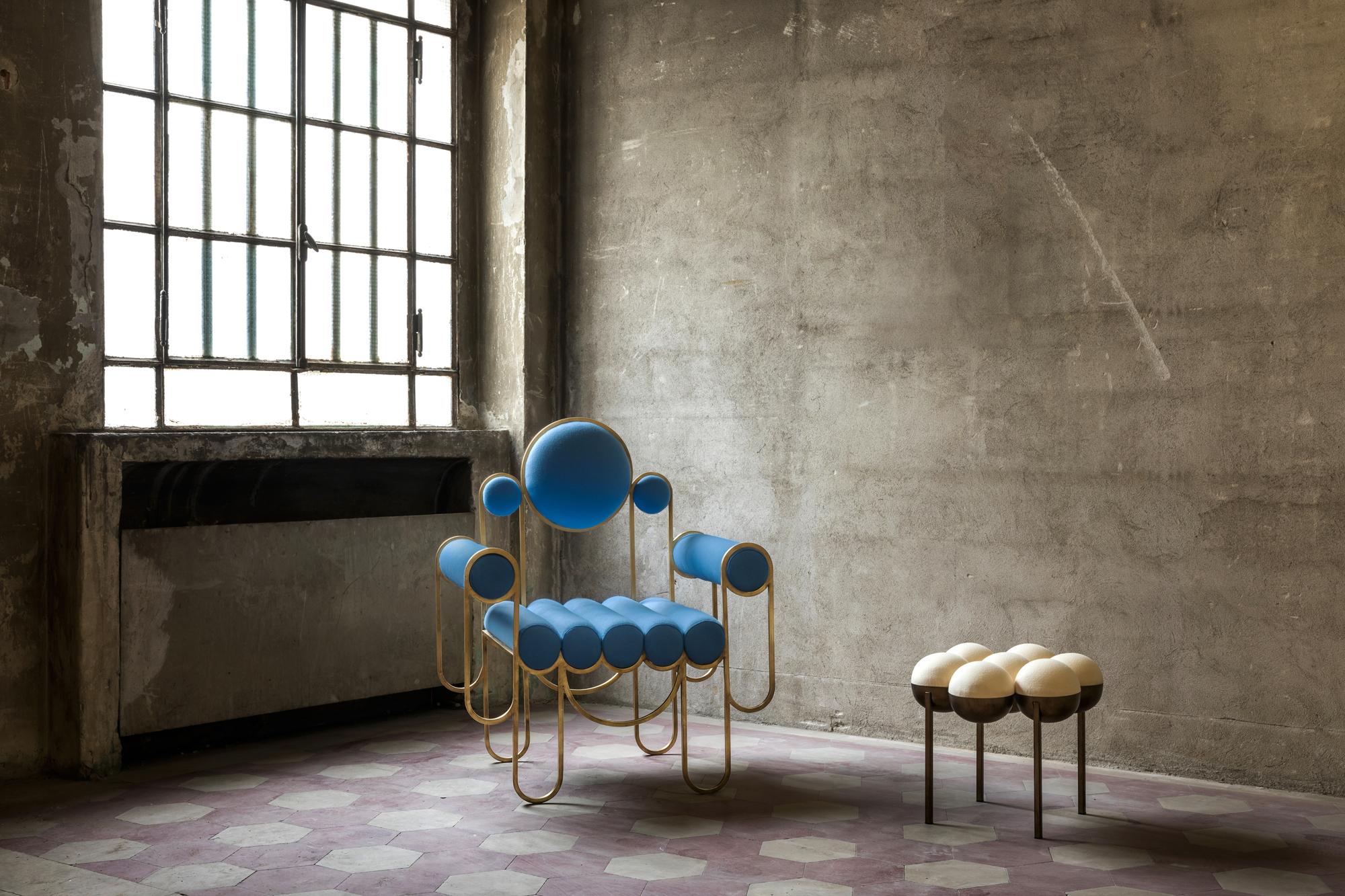 XXIe siècle et contemporain Fauteuil Apollo, fauteuil club, cadre en laiton foncé et tissu bouclé crème de Lara Bohinc en vente