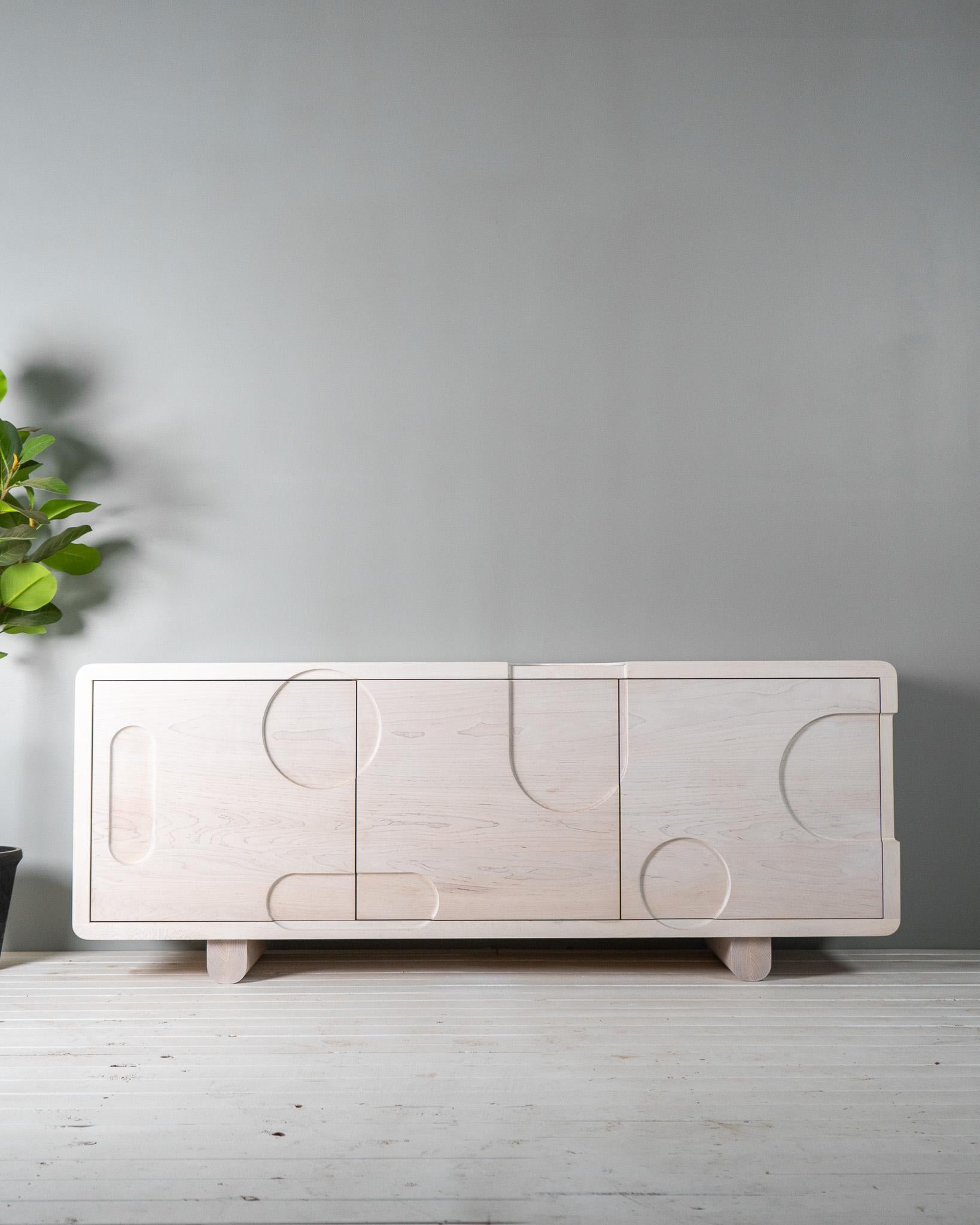 Américain Cabinet Apollo - Sculpté à la main dans de l'érable massif en vente