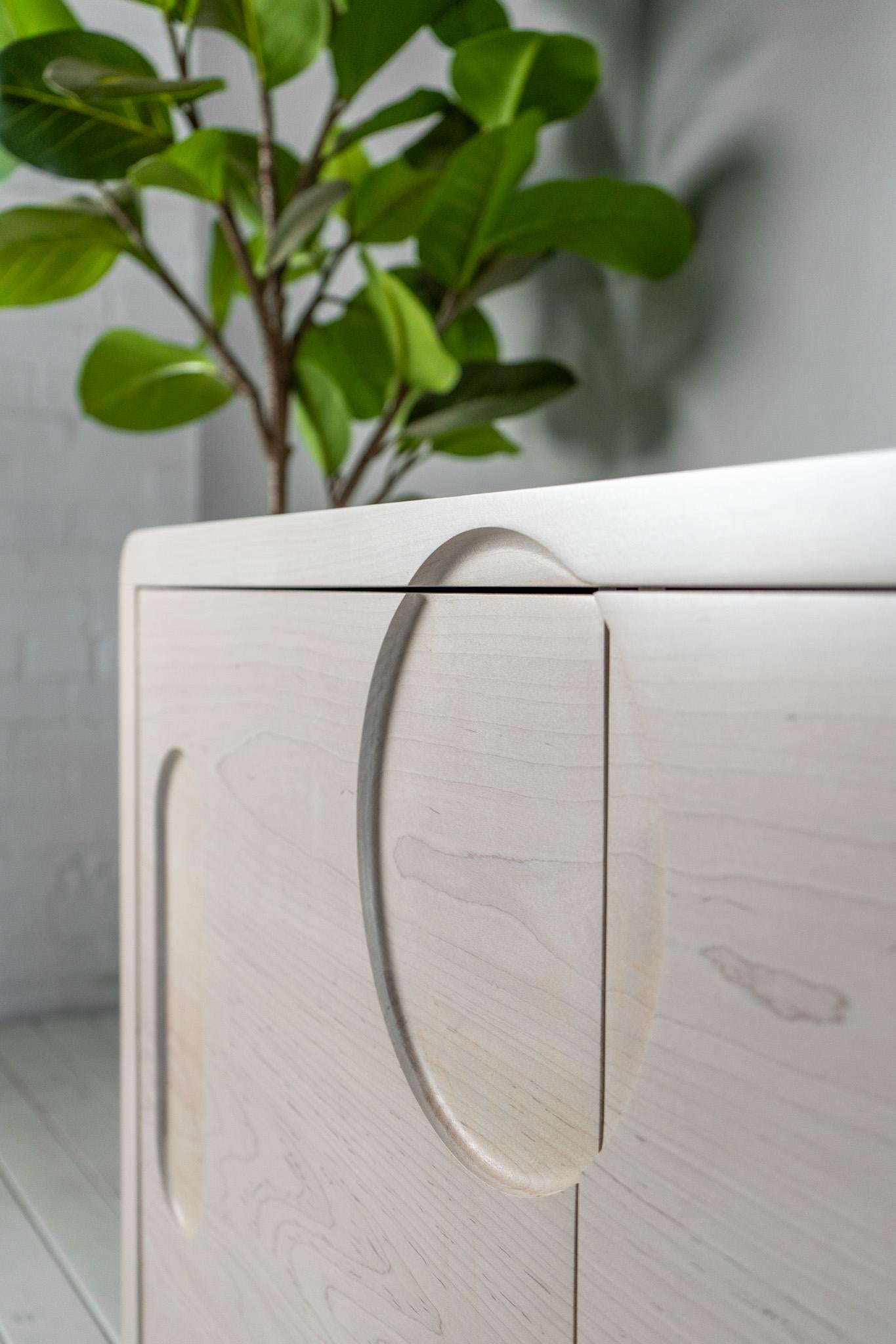 XXIe siècle et contemporain Cabinet Apollo - Sculpté à la main dans de l'érable massif en vente