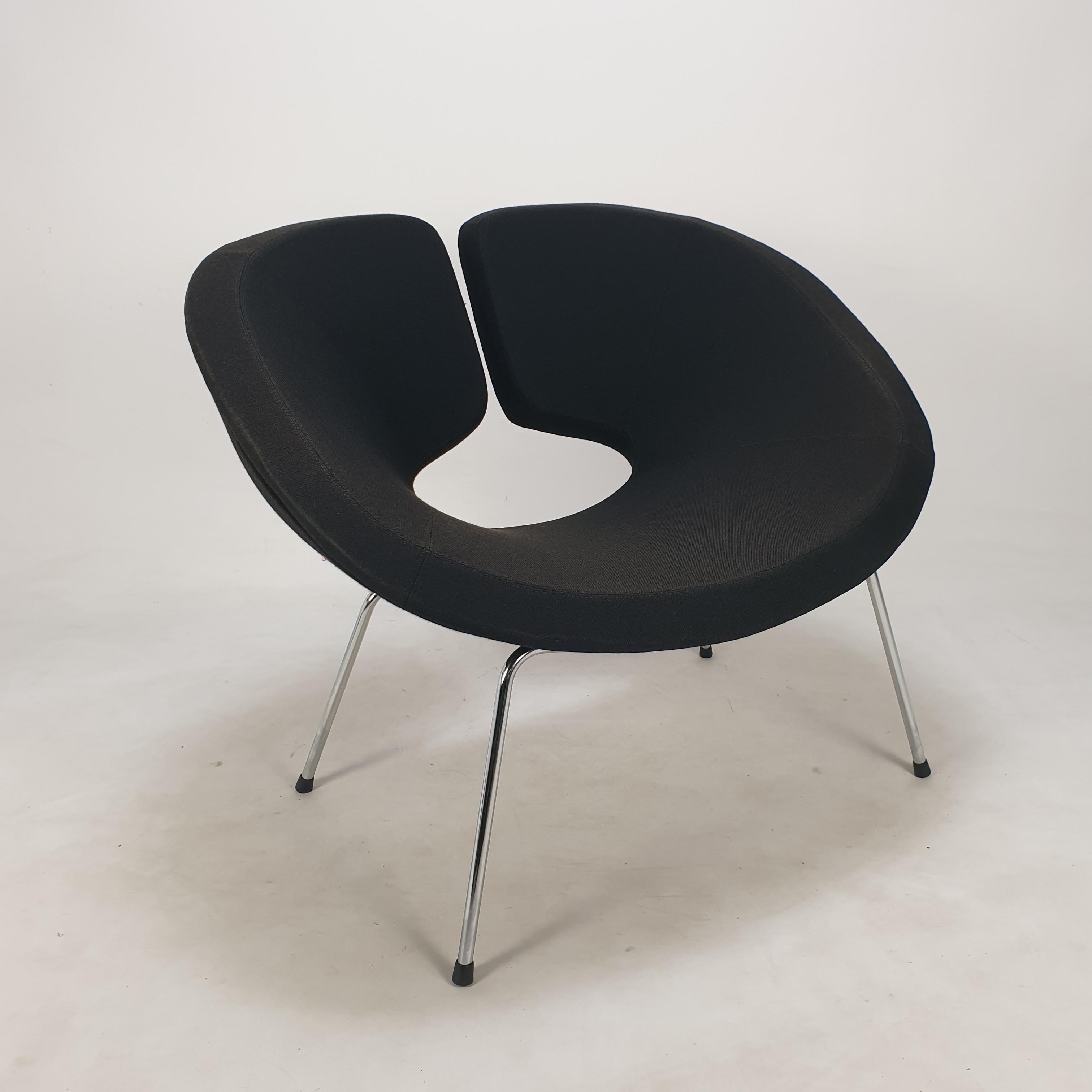 Très belle et confortable chaise Artifort Apollo, conçue par Patrick Norguet en 2002. 

Il est recouvert du tissu original en laine noire Gabriel Fame. 

La chaise est utilisée, mais en très bon état.