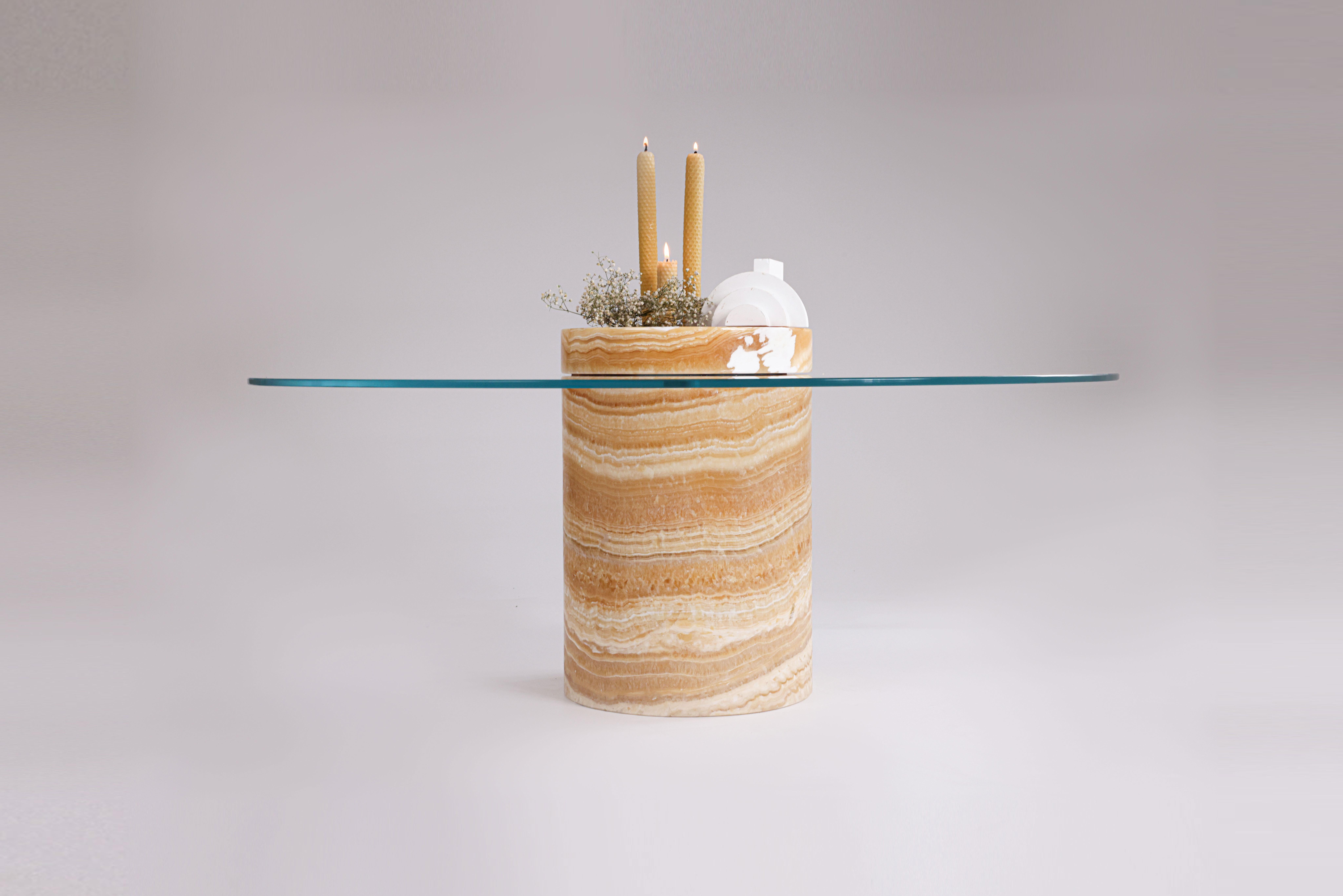 Other Cylindrical Honey Onyx Coffee Table with Round Clear Glass Top by RAFFINATO For Sale