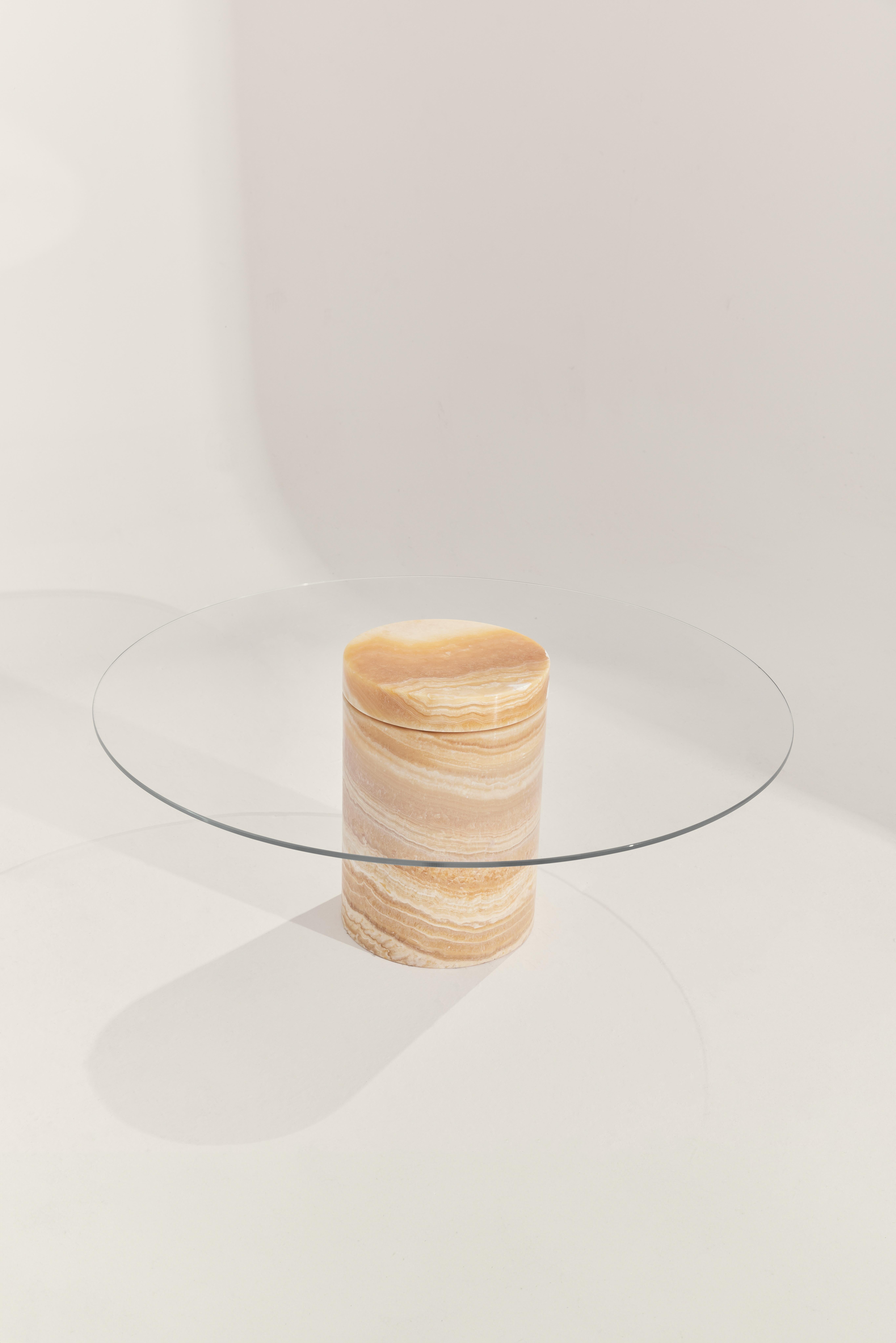 Cylindrical Honey Onyx Coffee Table with Round Clear Glass Top by RAFFINATO In New Condition For Sale In Geneve, CH