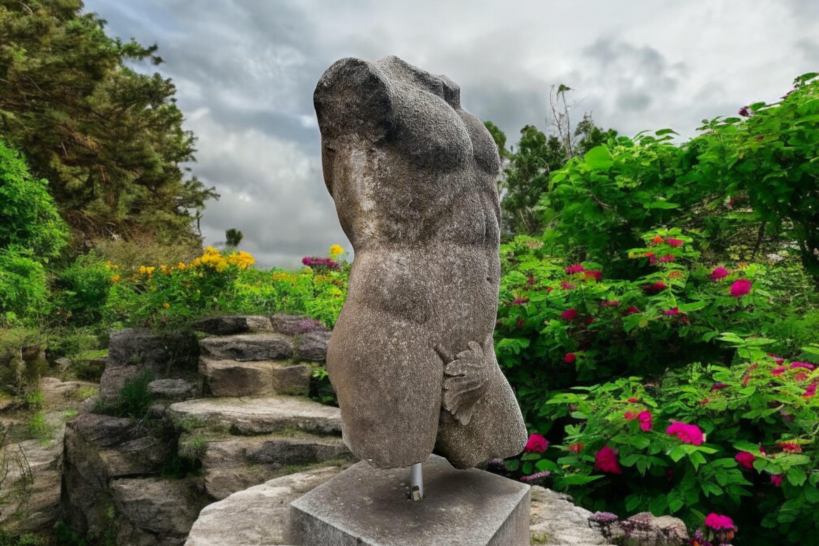 Apollo Scultura in pietra italiana di torso classico con base in vendita 4