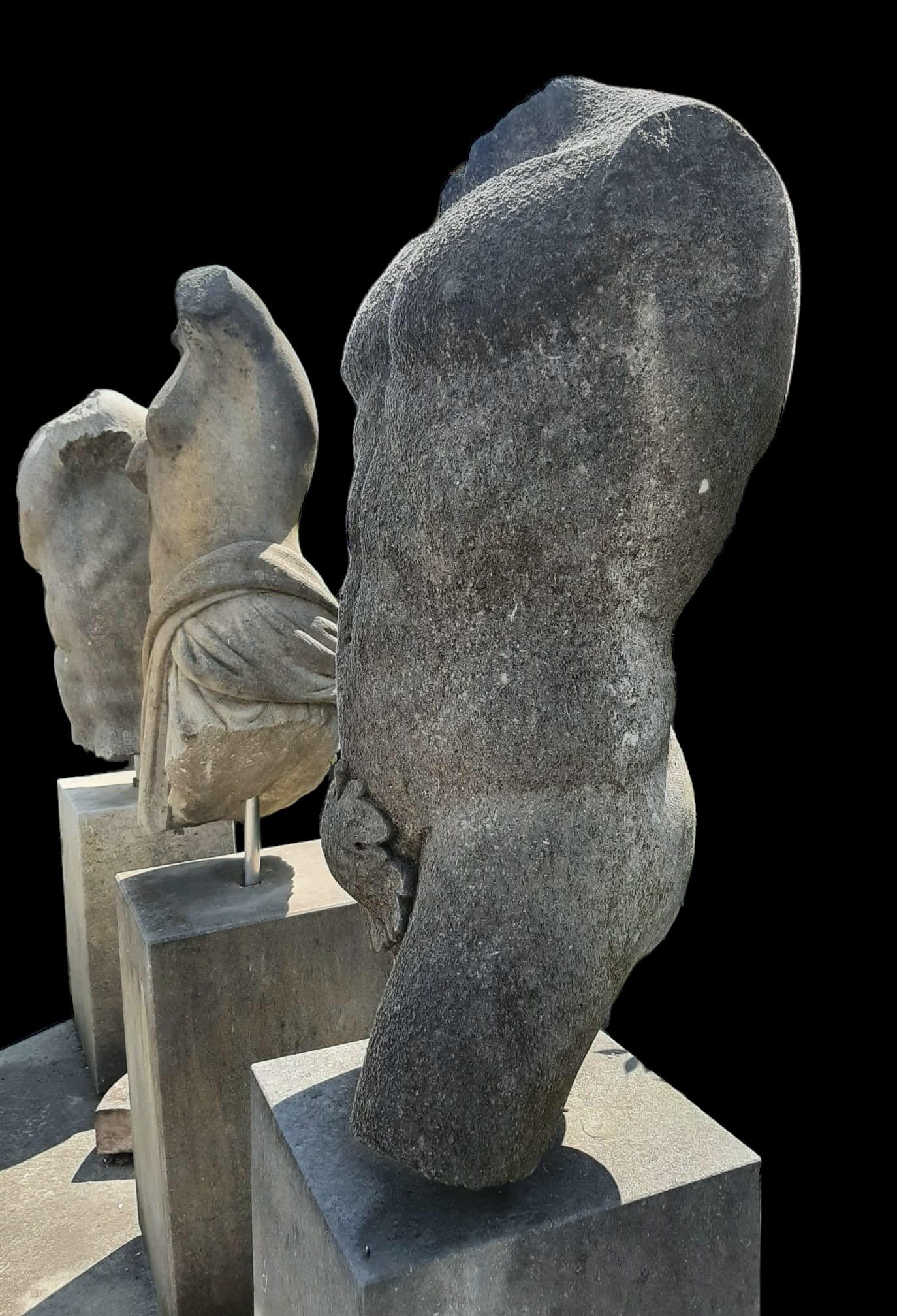 Apollo Scultura in pietra italiana di torso classico con base in vendita 5