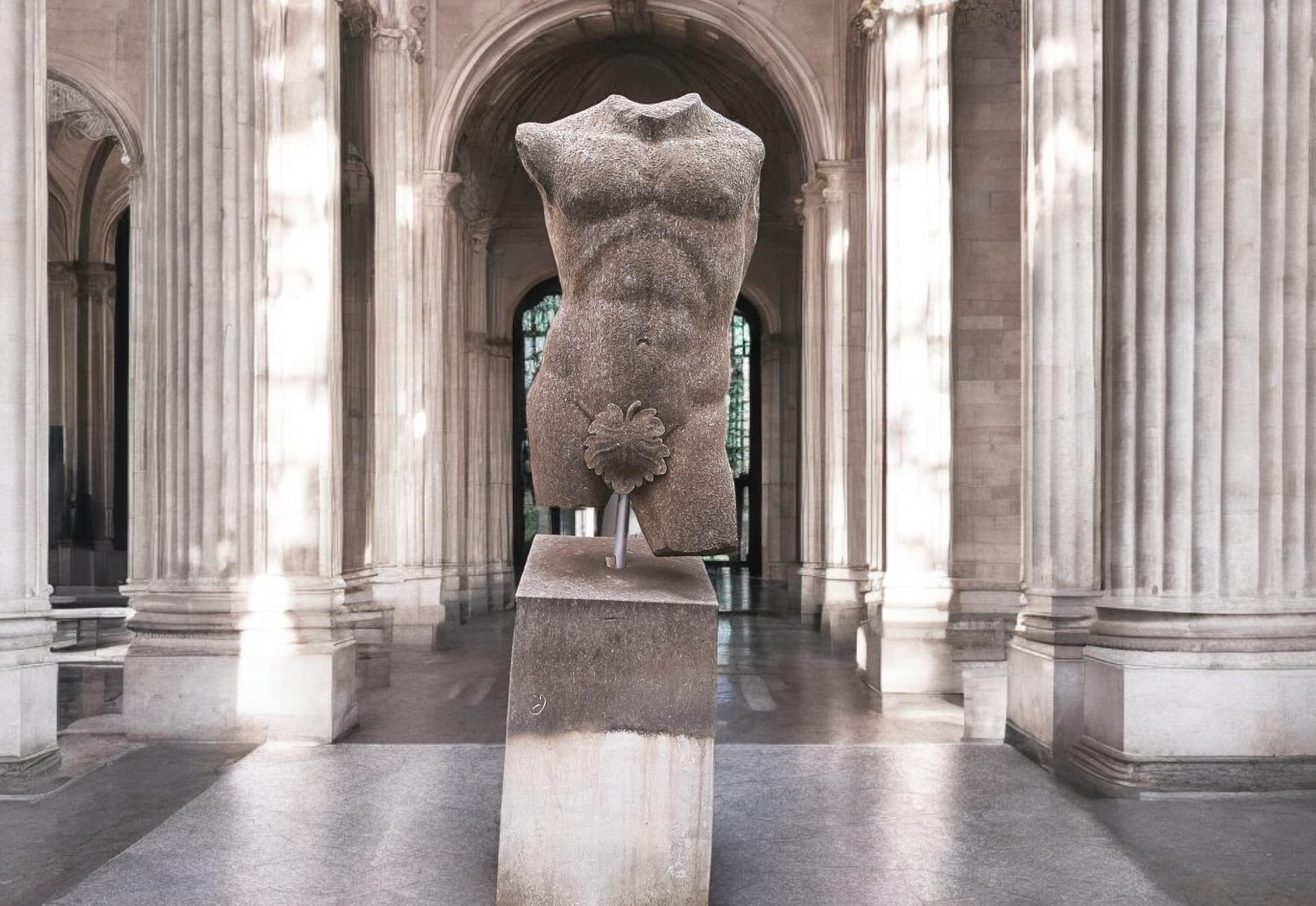 Apollo Scultura in pietra italiana di torso classico con base In condizioni buone in vendita a Rome, IT