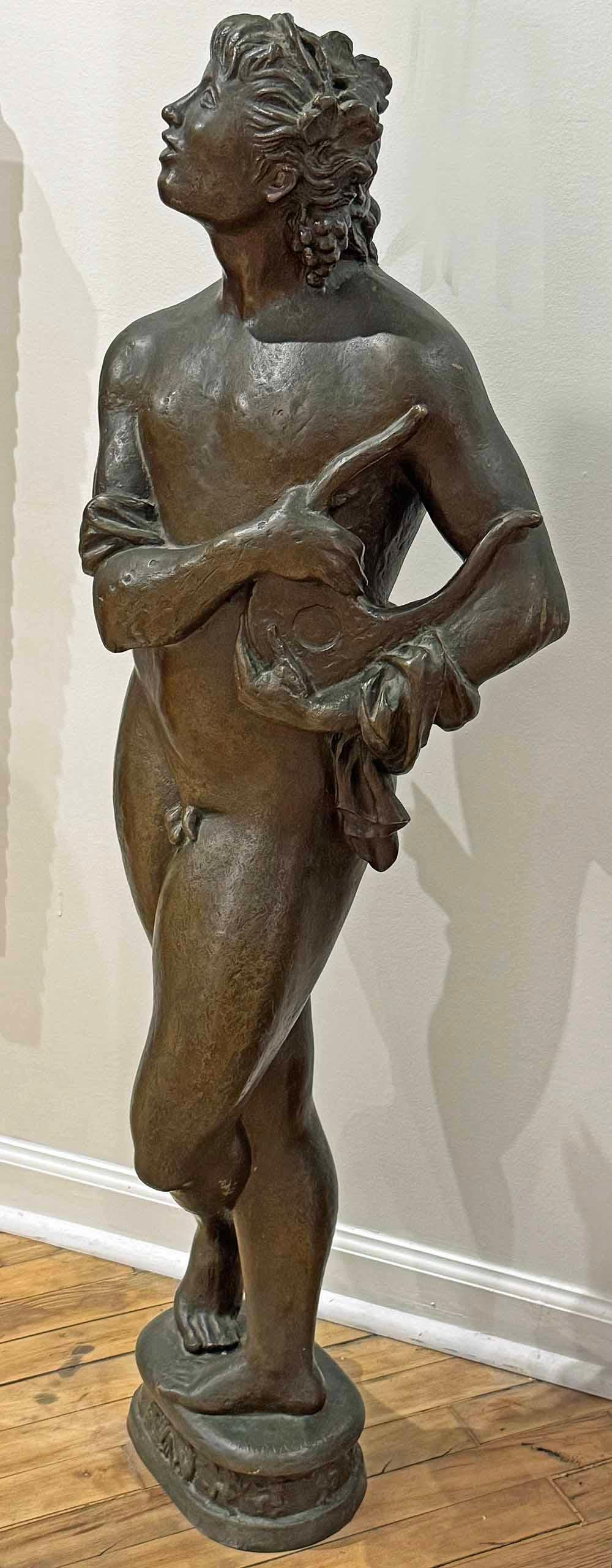 Uno dei grandi capolavori indiscussi della carriera di Marcello Mascherini, nonché una delle sue opere relativamente precoci, questo grande bronzo raffigurante Apollo con la sua lira è stato realizzato per il transatlantico MS Italia.  La nave era
