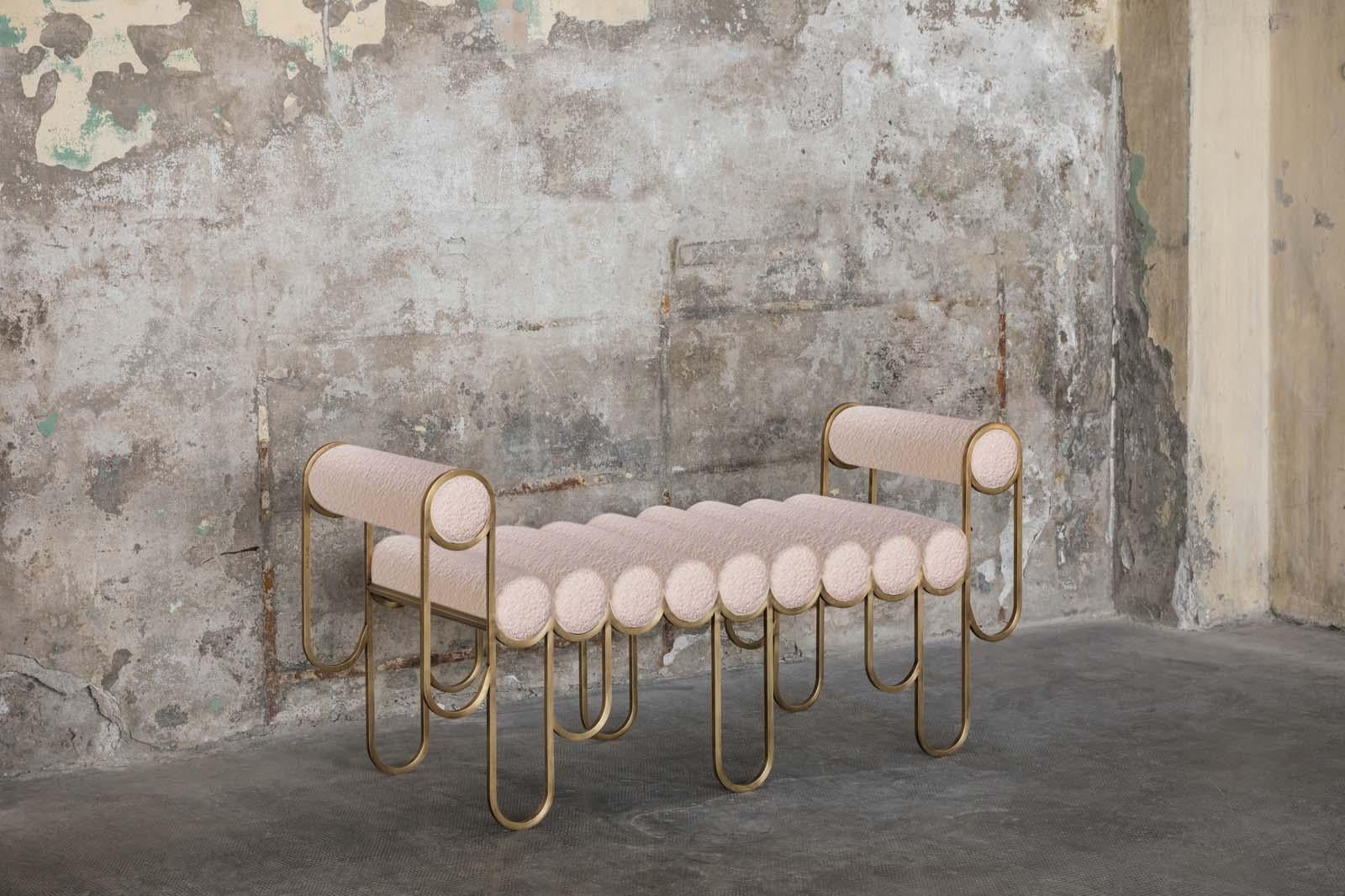 Moderne Apollo Loveseat, Sofa, Daybed, Modern, Sculptural  Cadre chromé et bouclette crème en vente